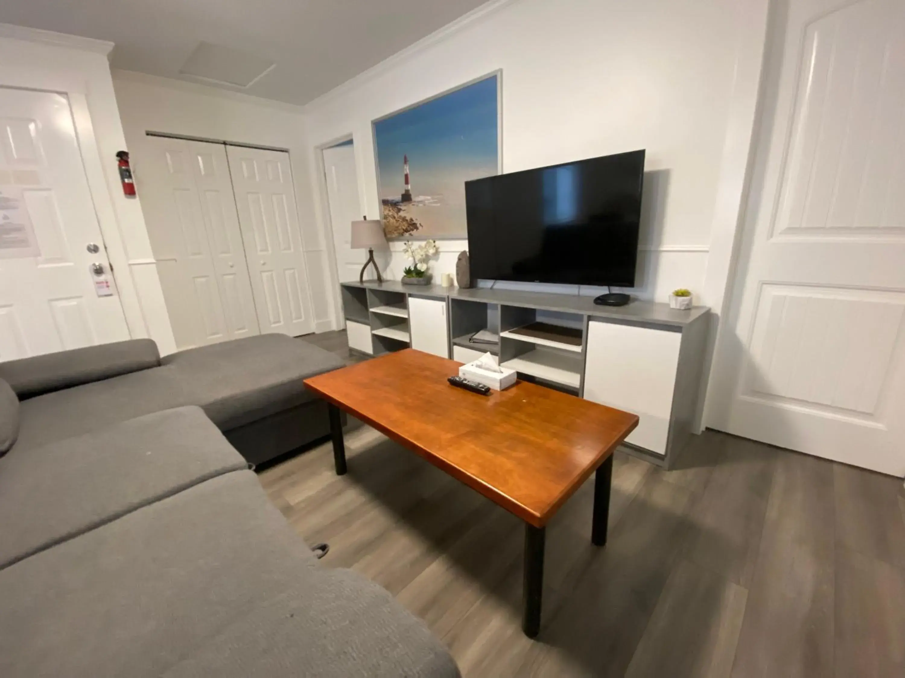 Three-Bedroom Cottage in Riverside Resort & RV Park Three-Bedroom Cottage in Riverside Resort & RV Park