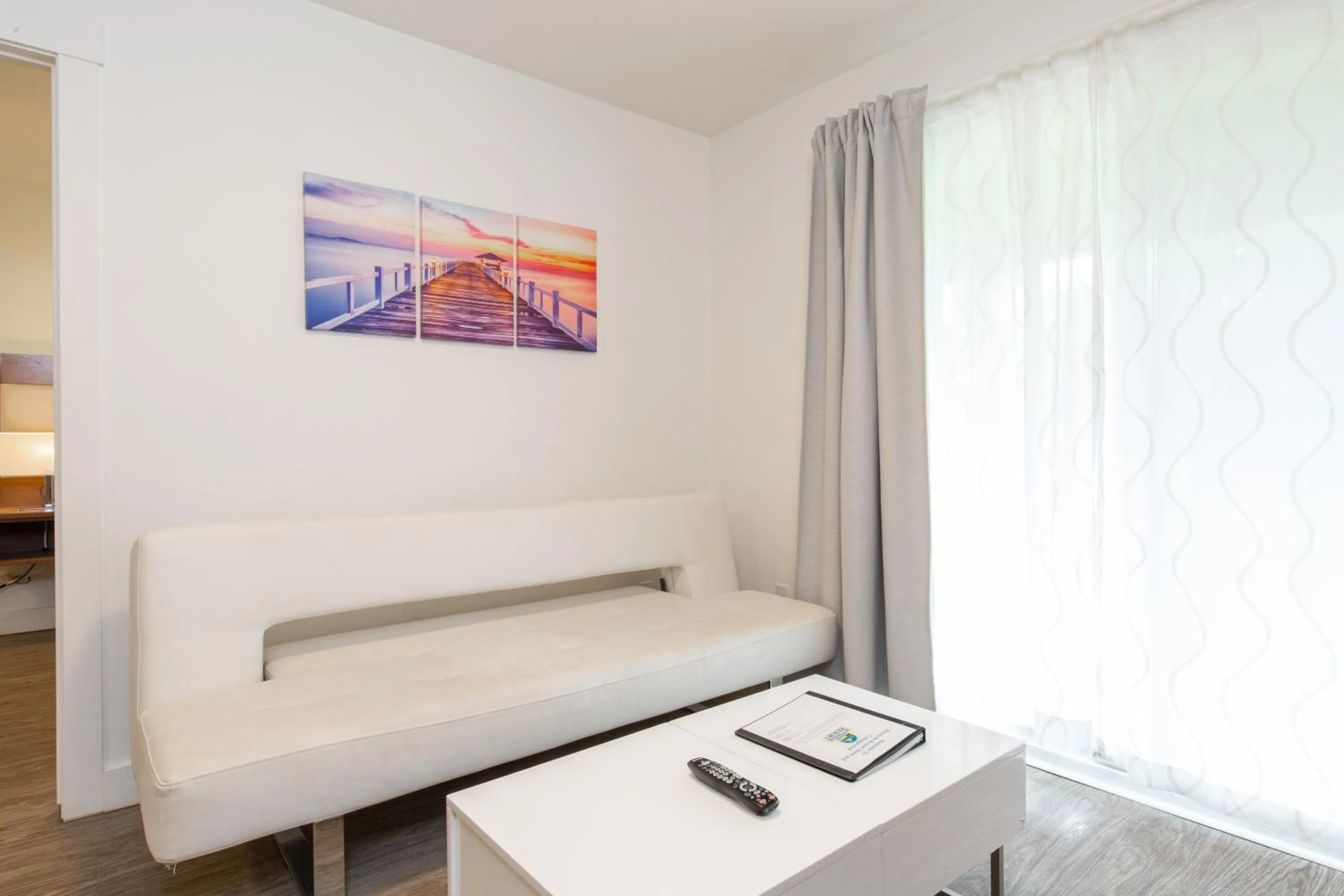 TV and multimedia, Bed in Riverside Resort & RV Park