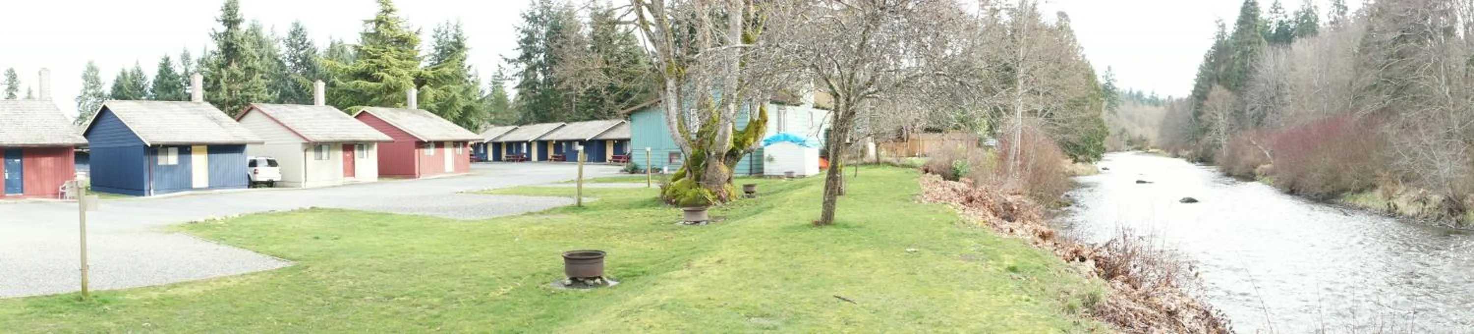 Property building in Riverside Resort & RV Park