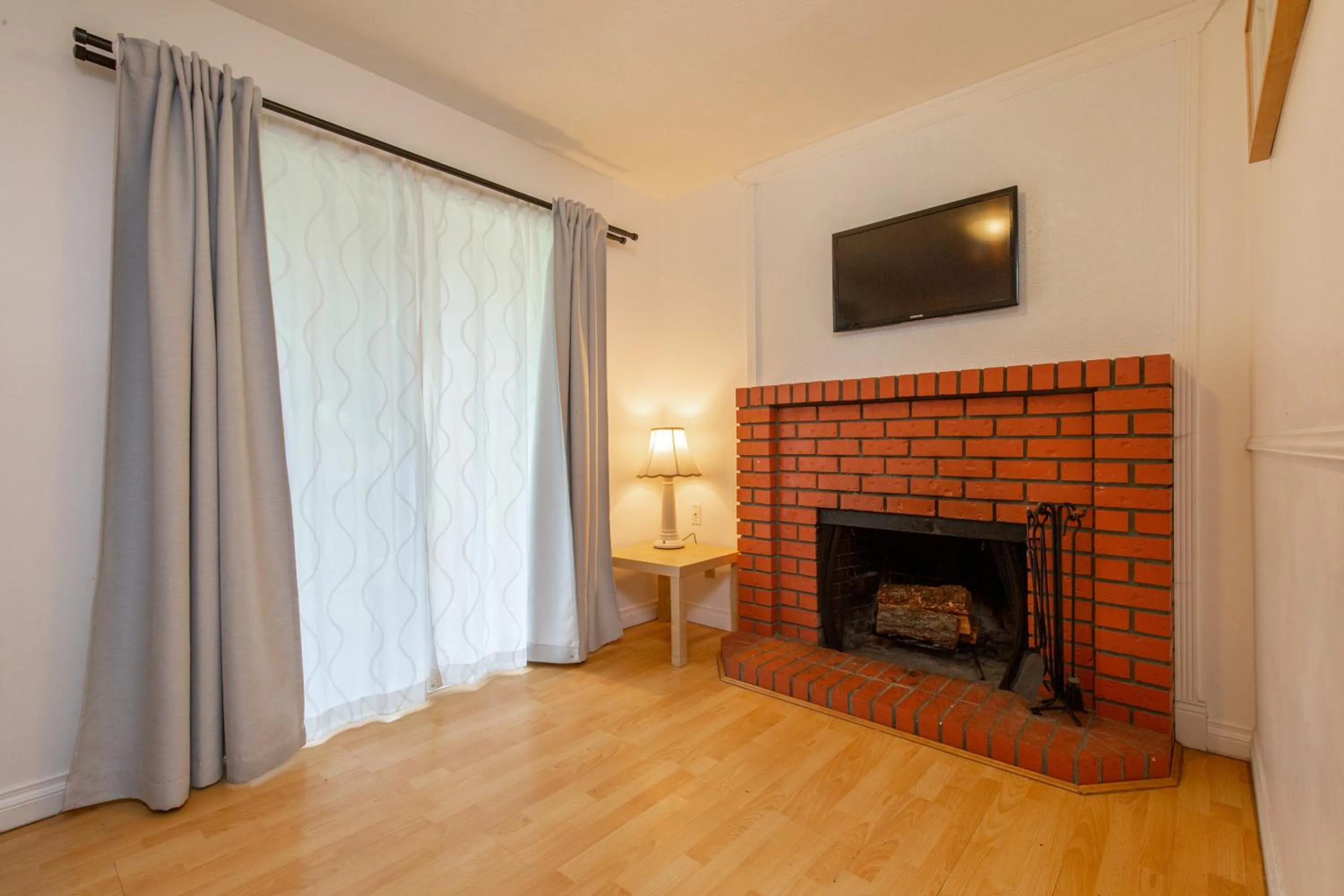 TV and multimedia in Riverside Resort & RV Park