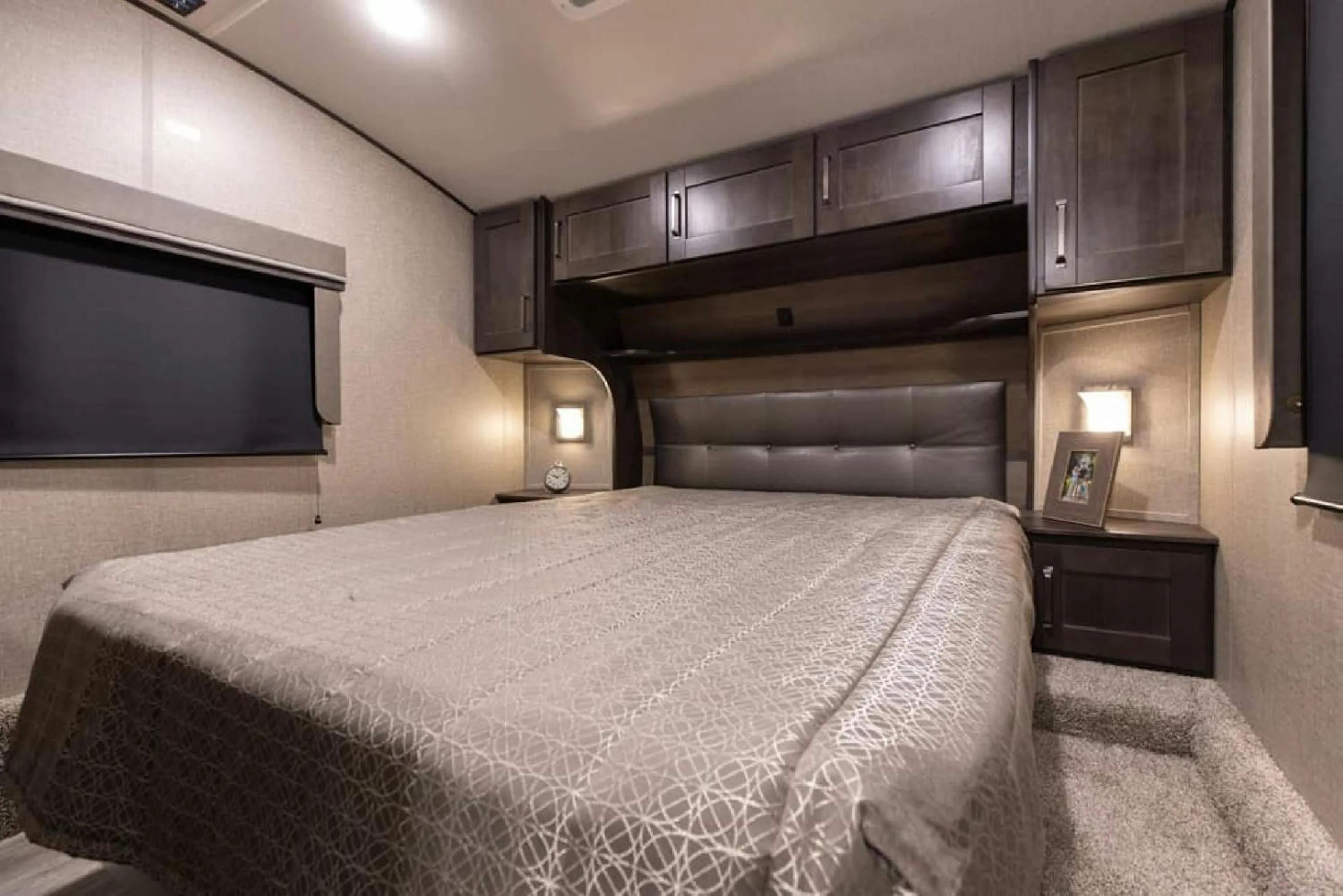 Bedroom, Bed in Riverside Resort & RV Park