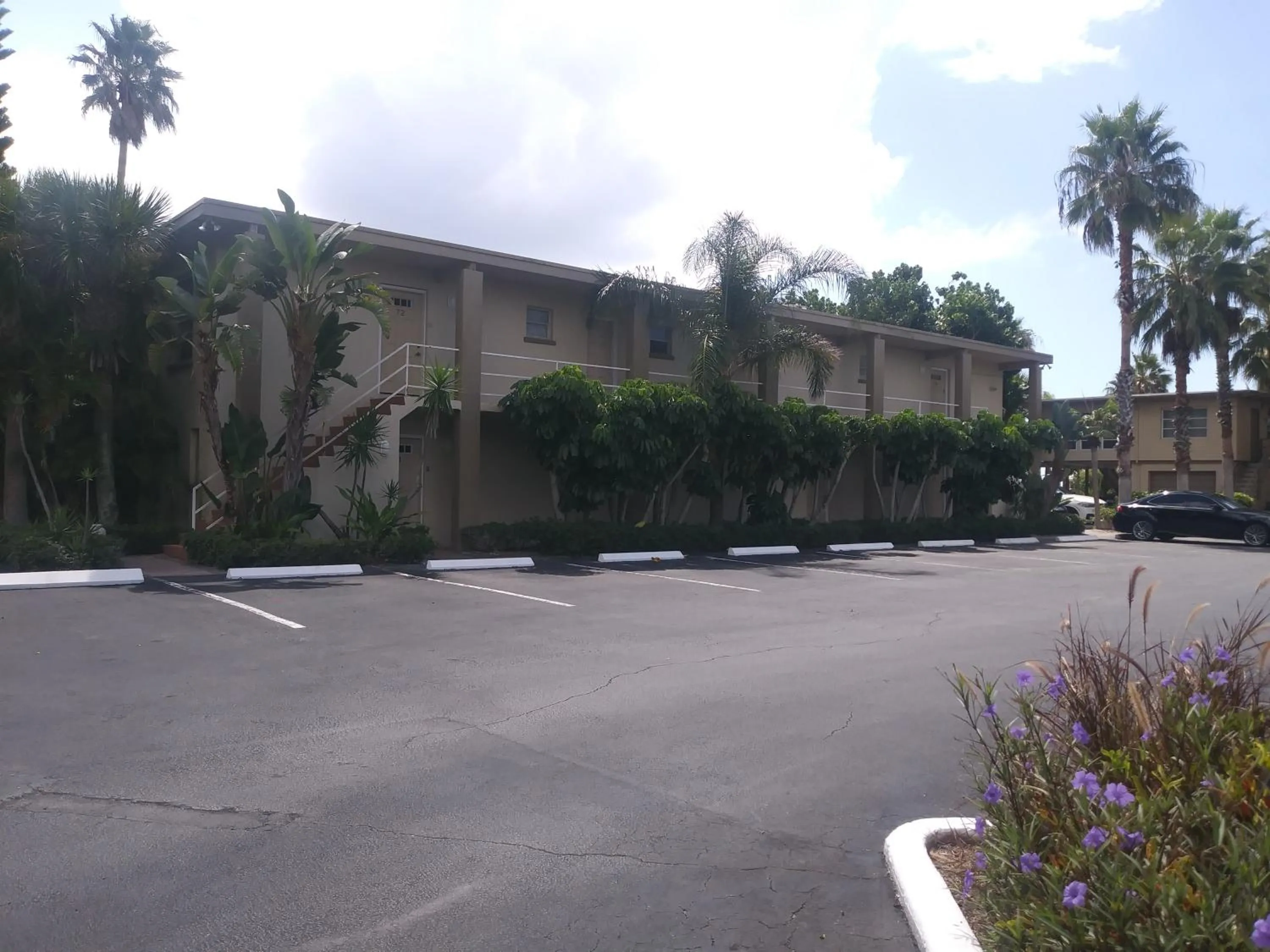 Property building in Turtle Crawl Inn - Longboat Key