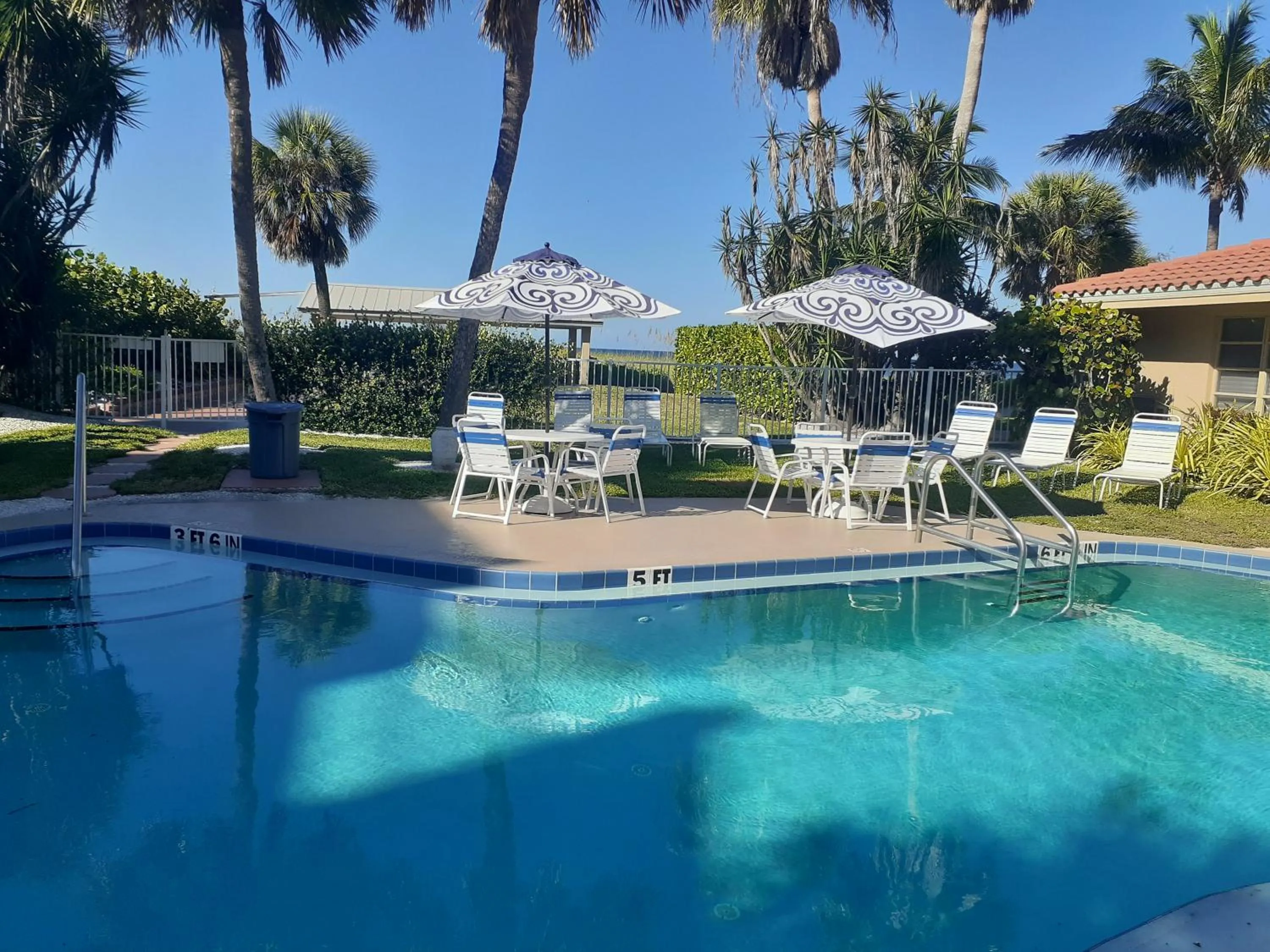 Seating area in Turtle Crawl Inn - Longboat Key