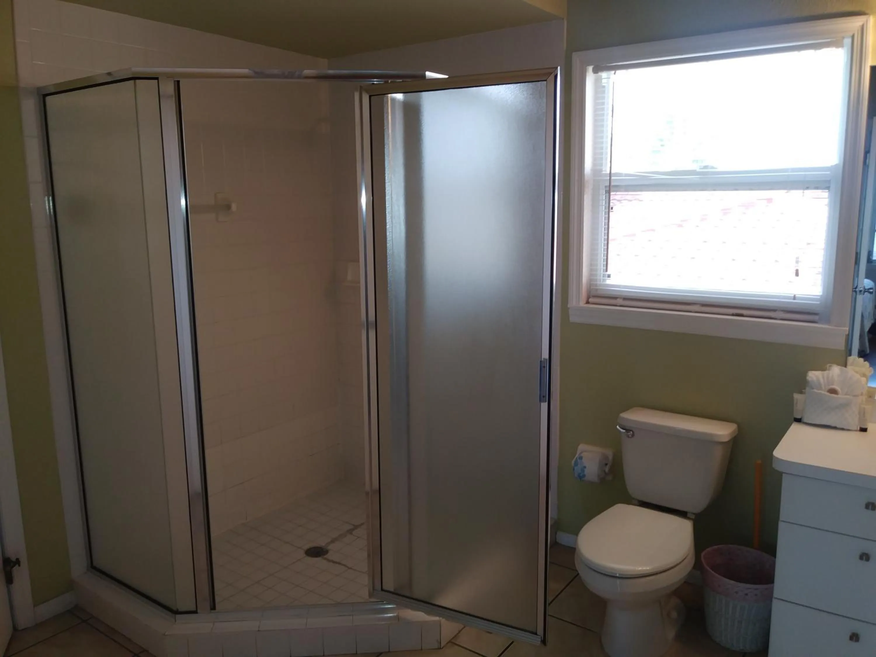 Shower in Turtle Crawl Inn - Longboat Key