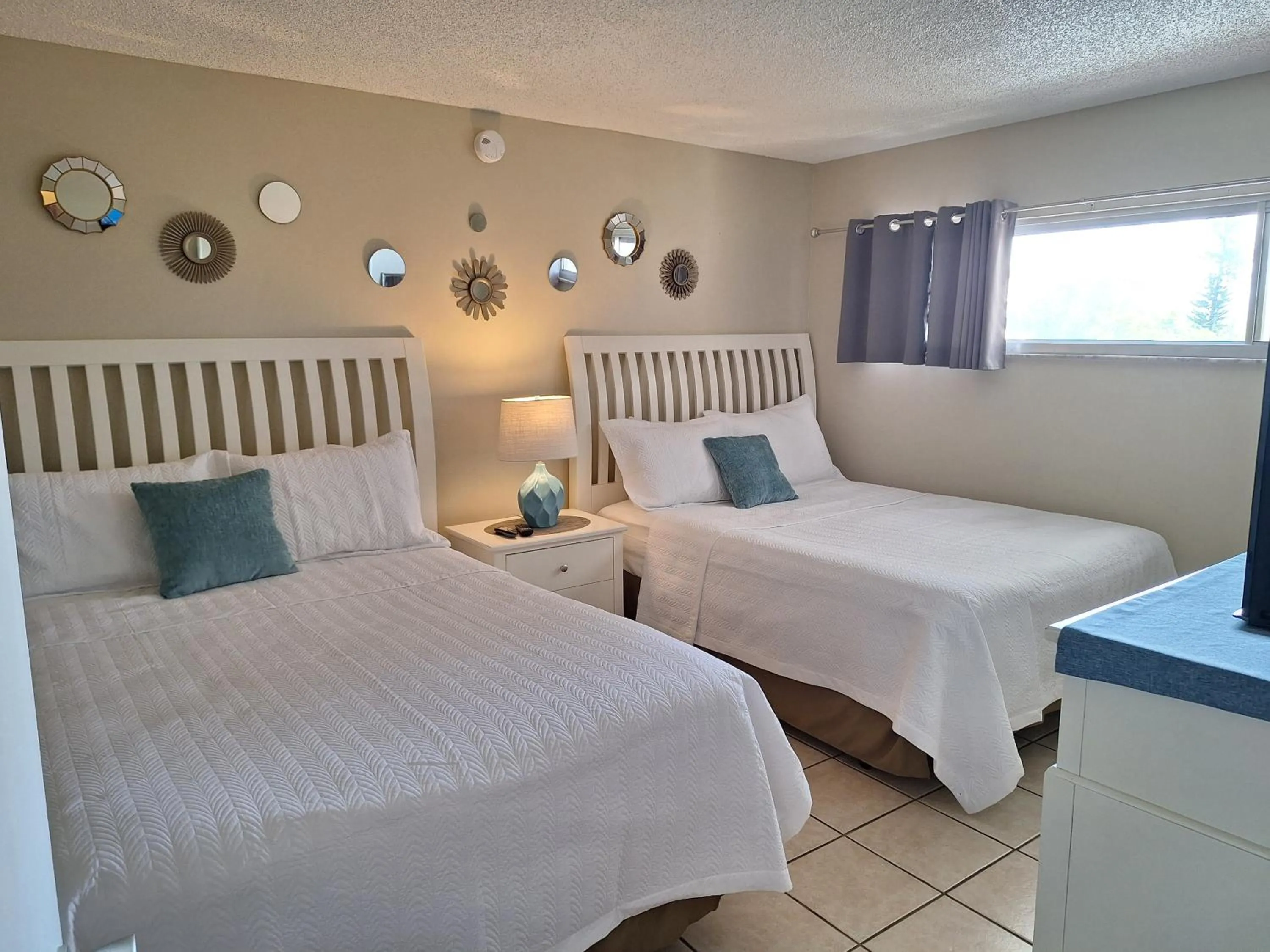 Bed in Turtle Crawl Inn - Longboat Key