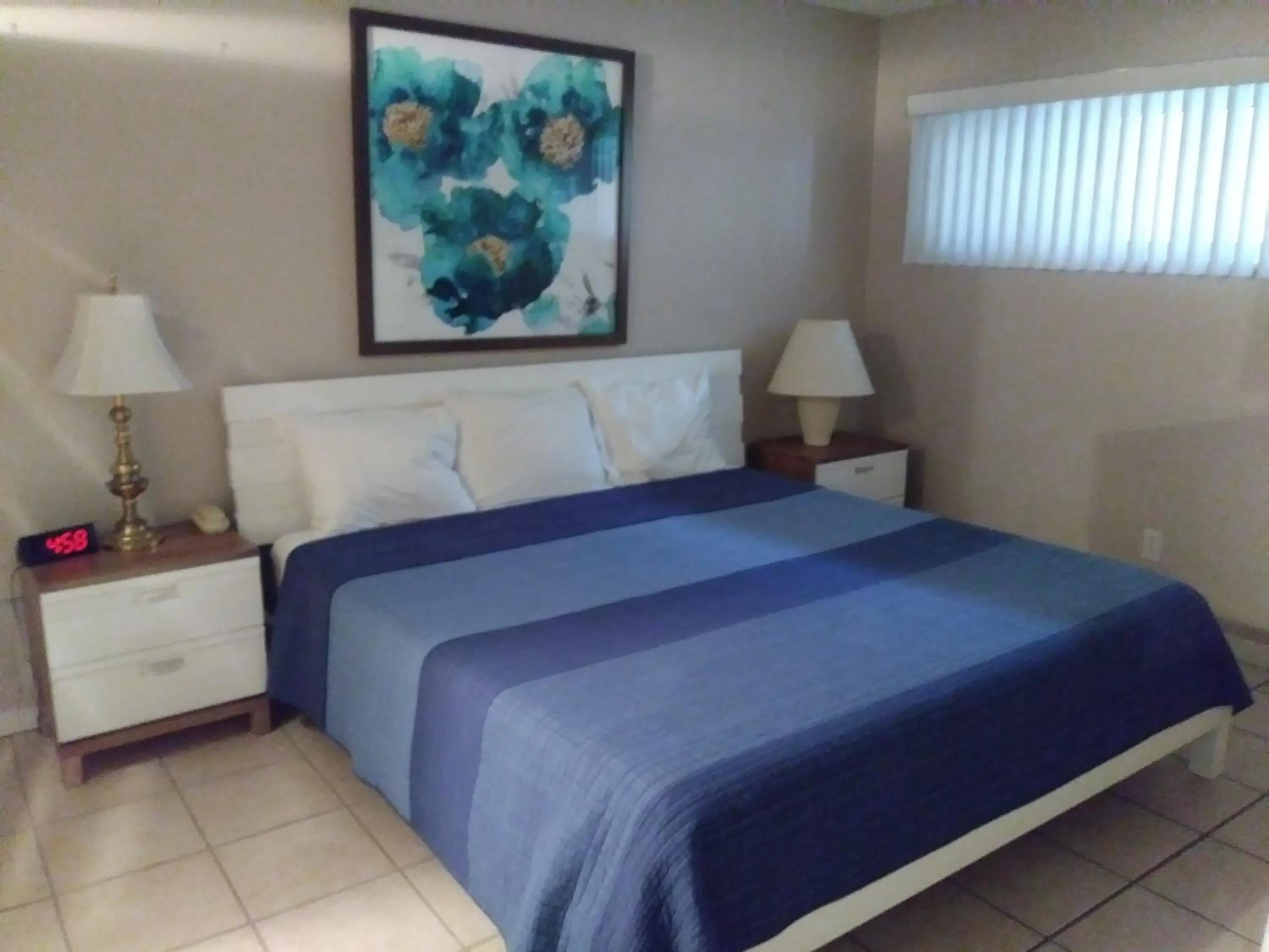 Bedroom in Turtle Crawl Inn - Longboat Key