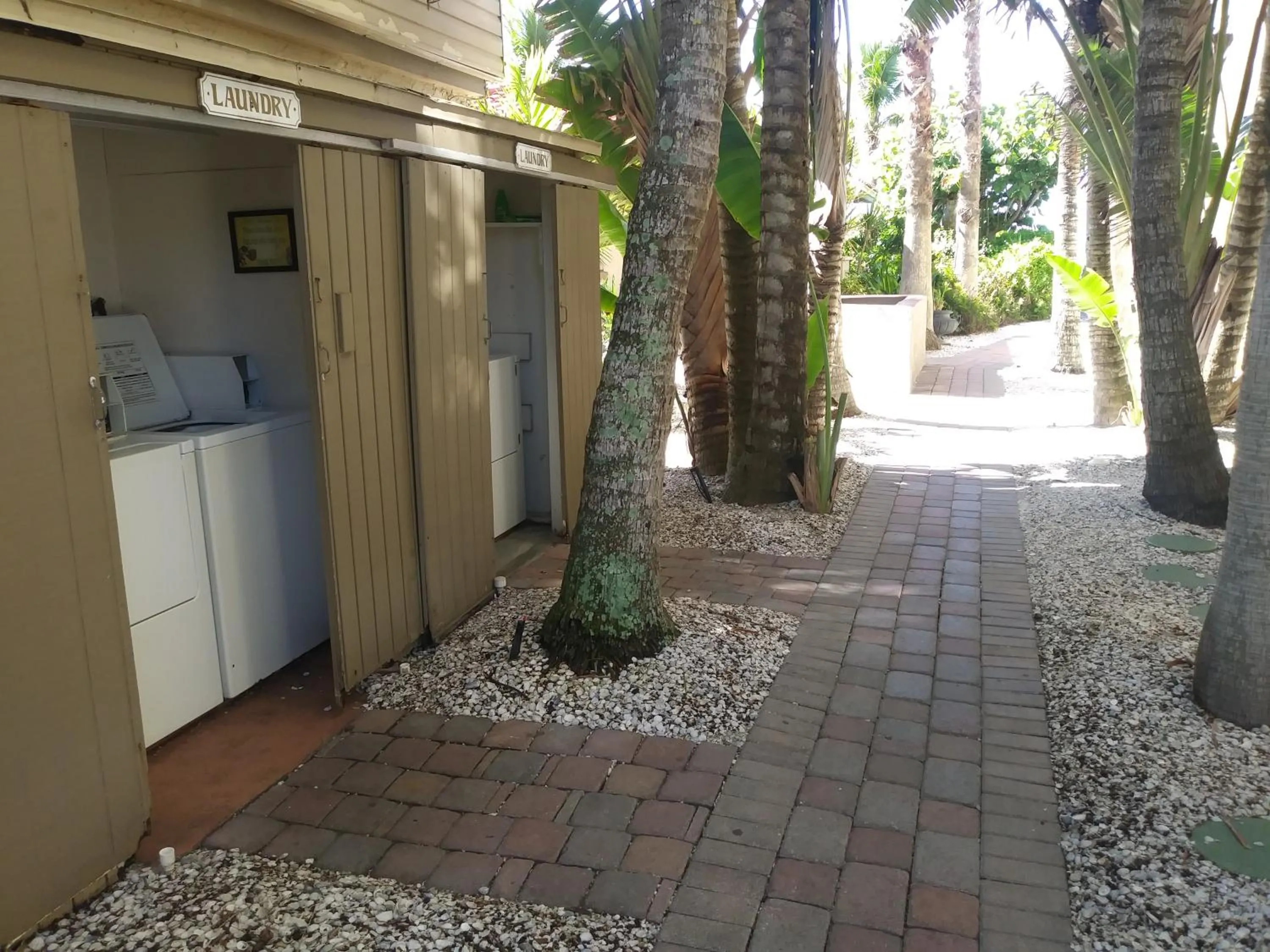 Property building in Turtle Crawl Inn - Longboat Key