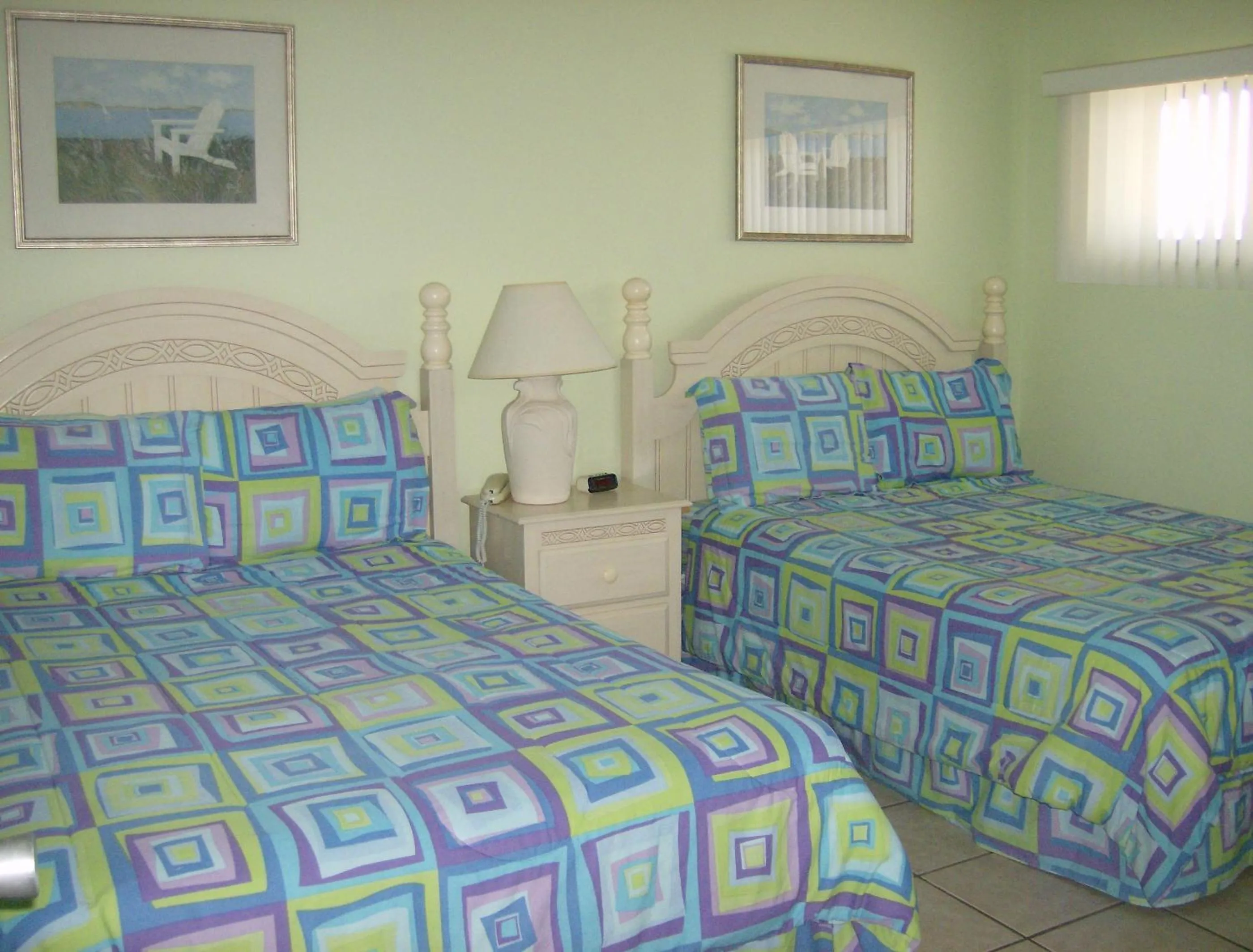 Bed in Turtle Crawl Inn - Longboat Key