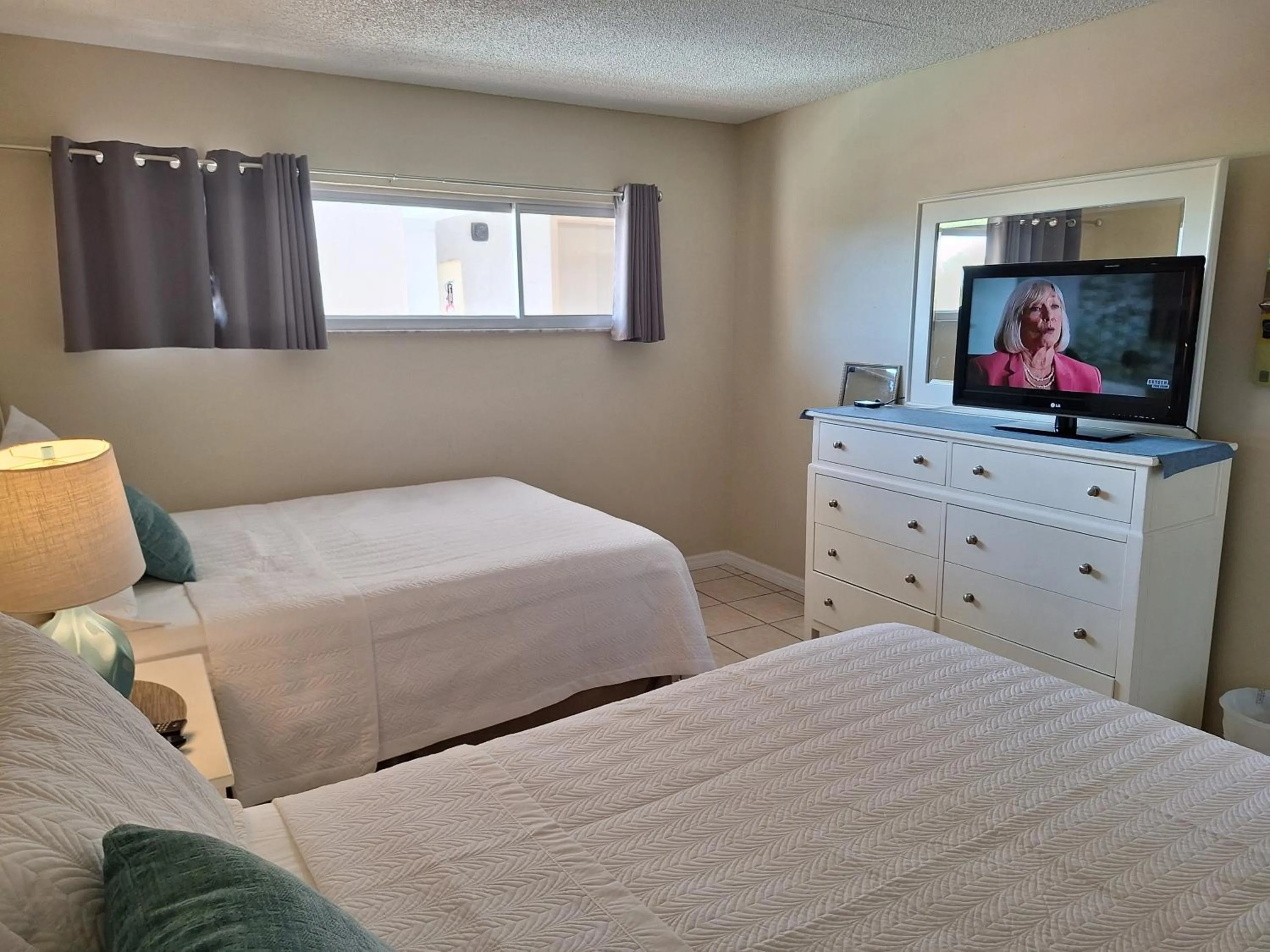 Bed in Turtle Crawl Inn - Longboat Key