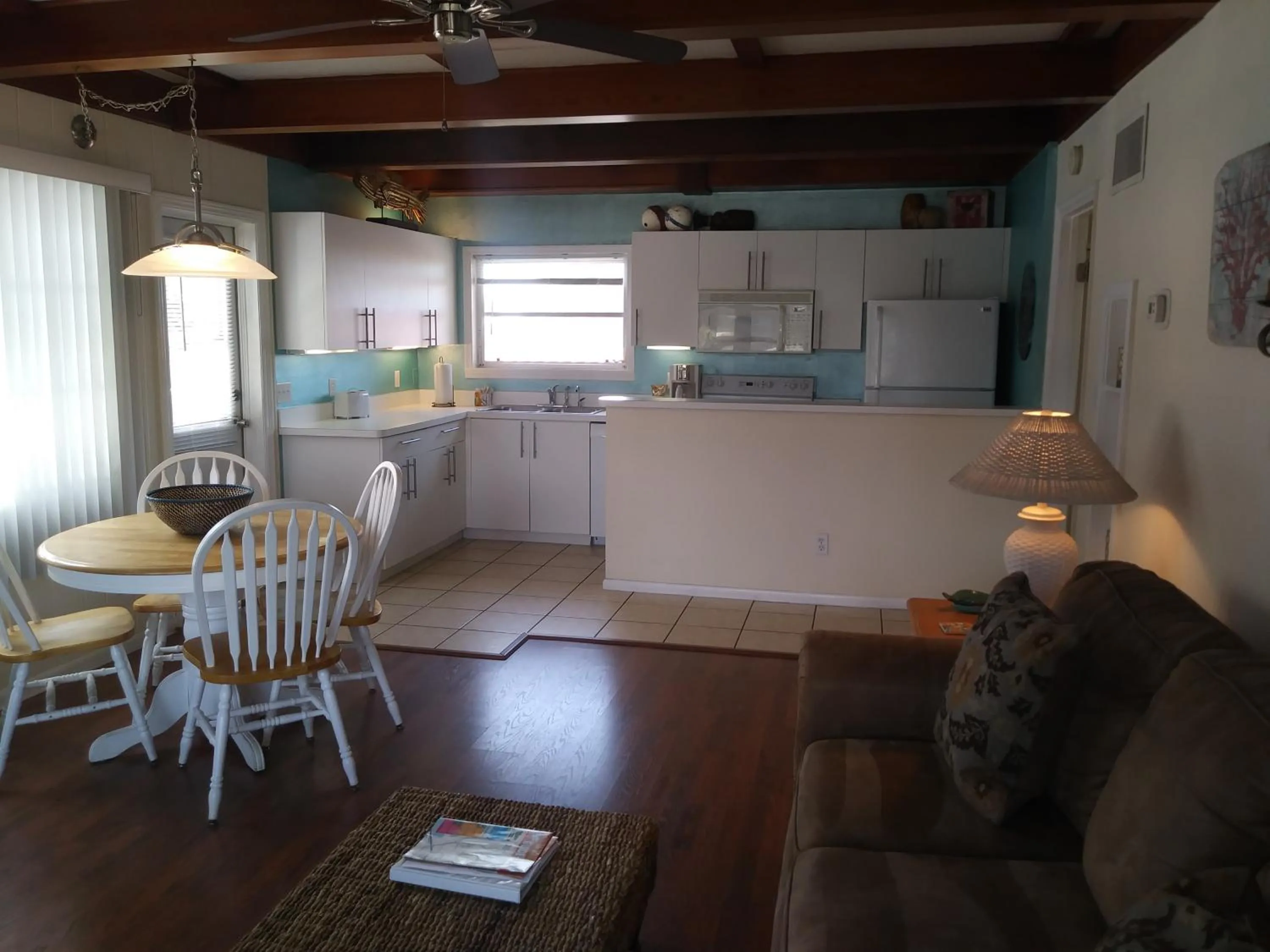 TV and multimedia in Turtle Crawl Inn - Longboat Key