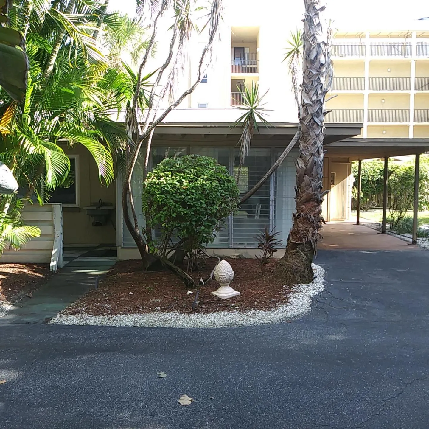 Property building in Turtle Crawl Inn - Longboat Key