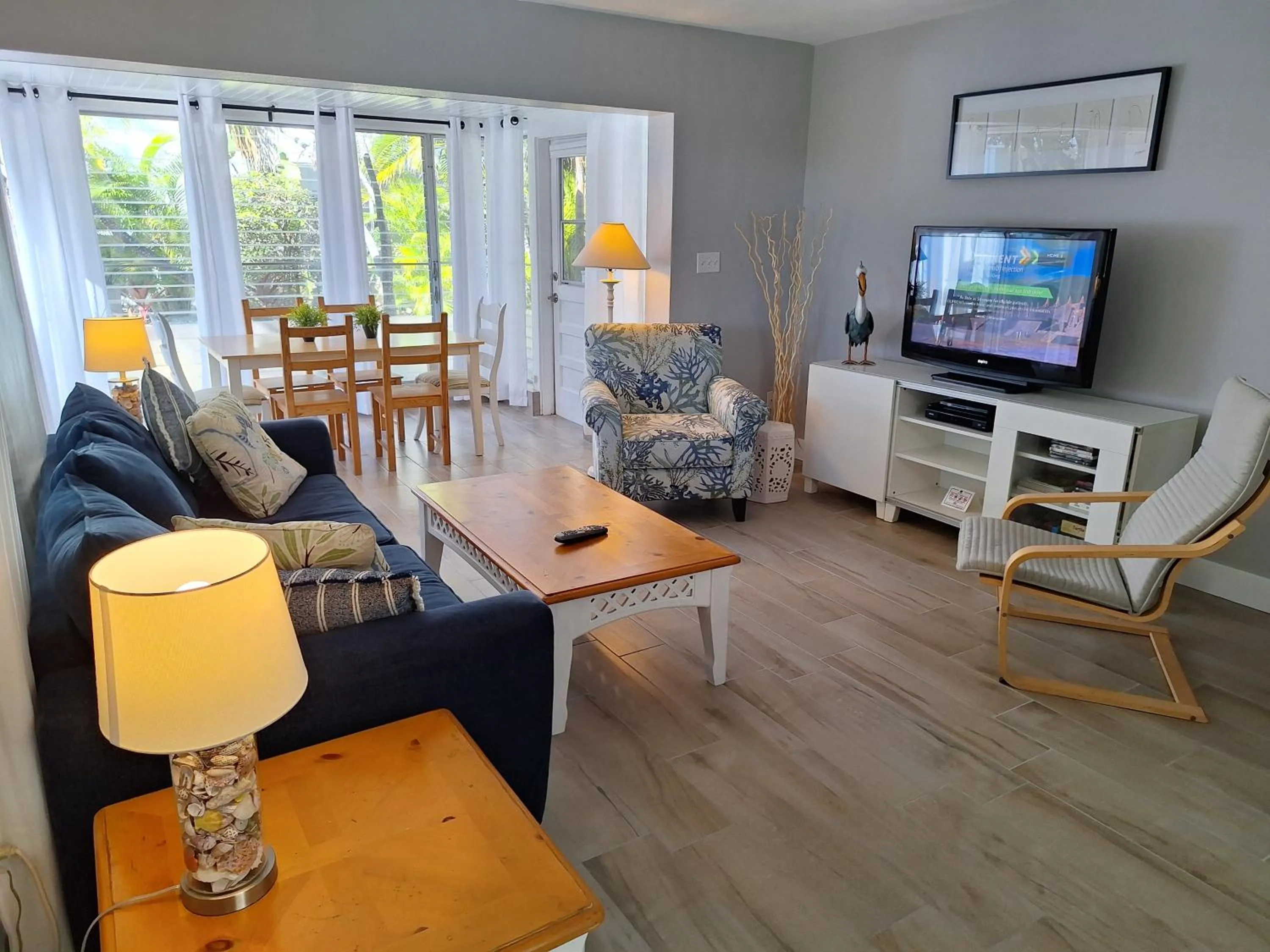 Living room in Turtle Crawl Inn - Longboat Key