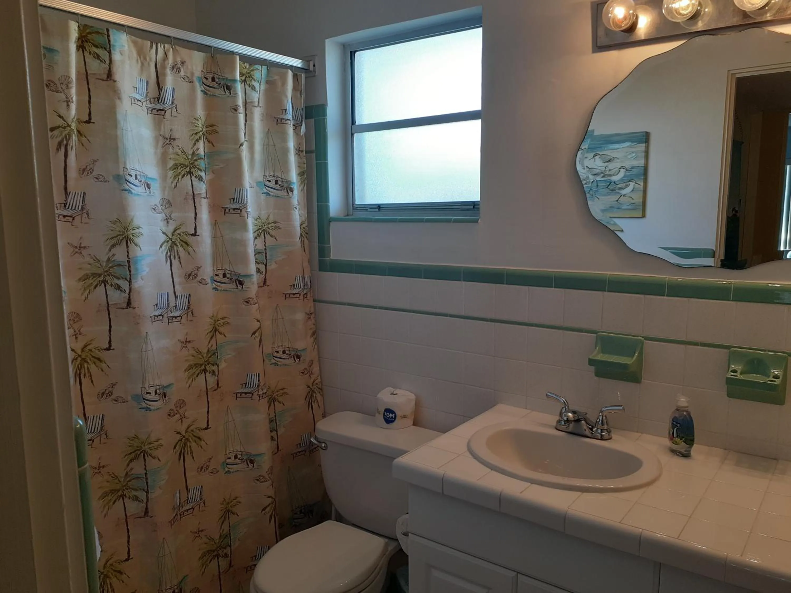 Shower in Turtle Crawl Inn - Longboat Key