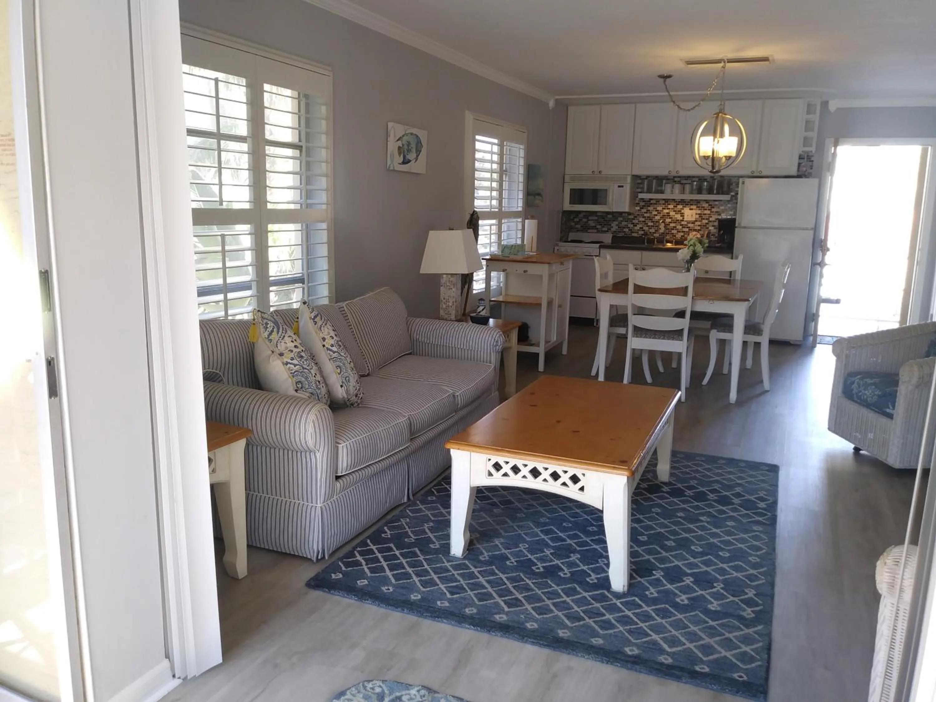 Living room in Turtle Crawl Inn - Longboat Key