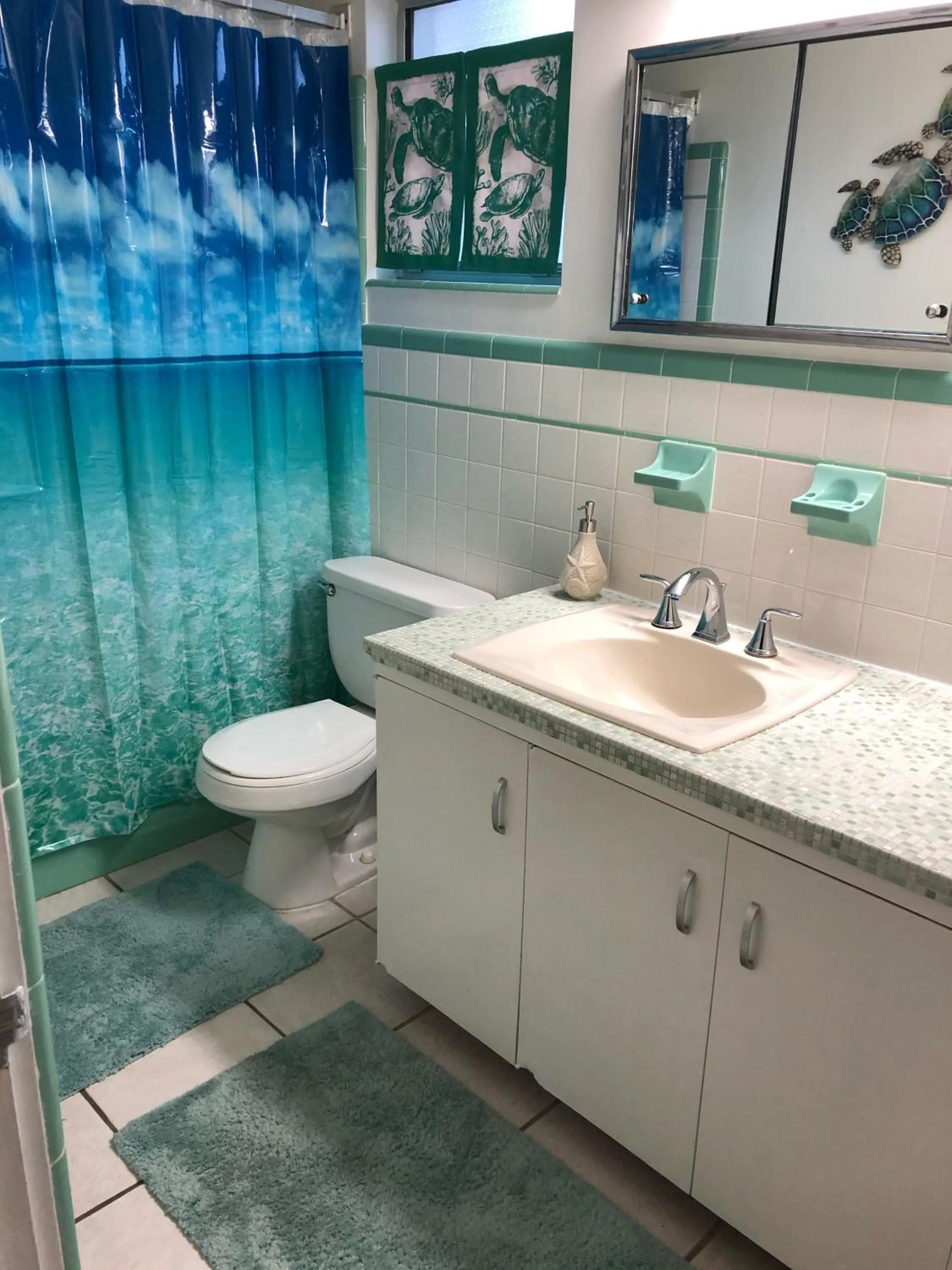 Shower in Turtle Crawl Inn - Longboat Key