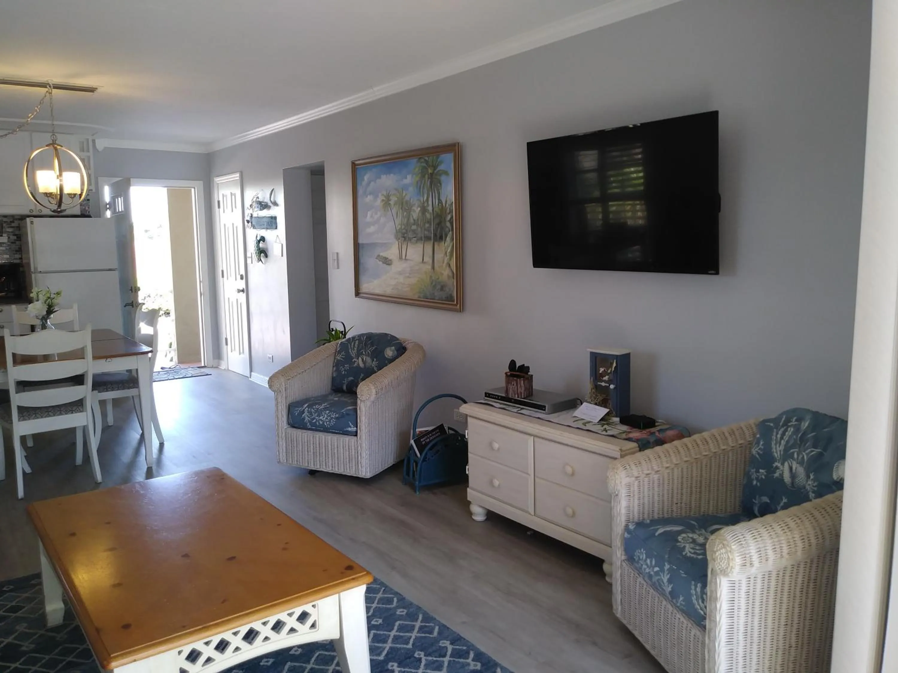 TV and multimedia in Turtle Crawl Inn - Longboat Key