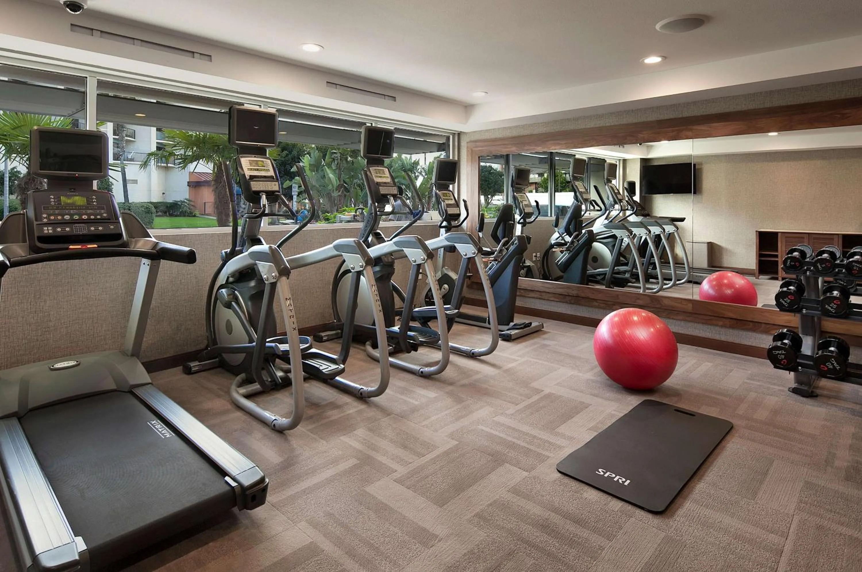 Fitness centre/facilities in Redondo Beach Hotel, Tapestry Collection by Hilton