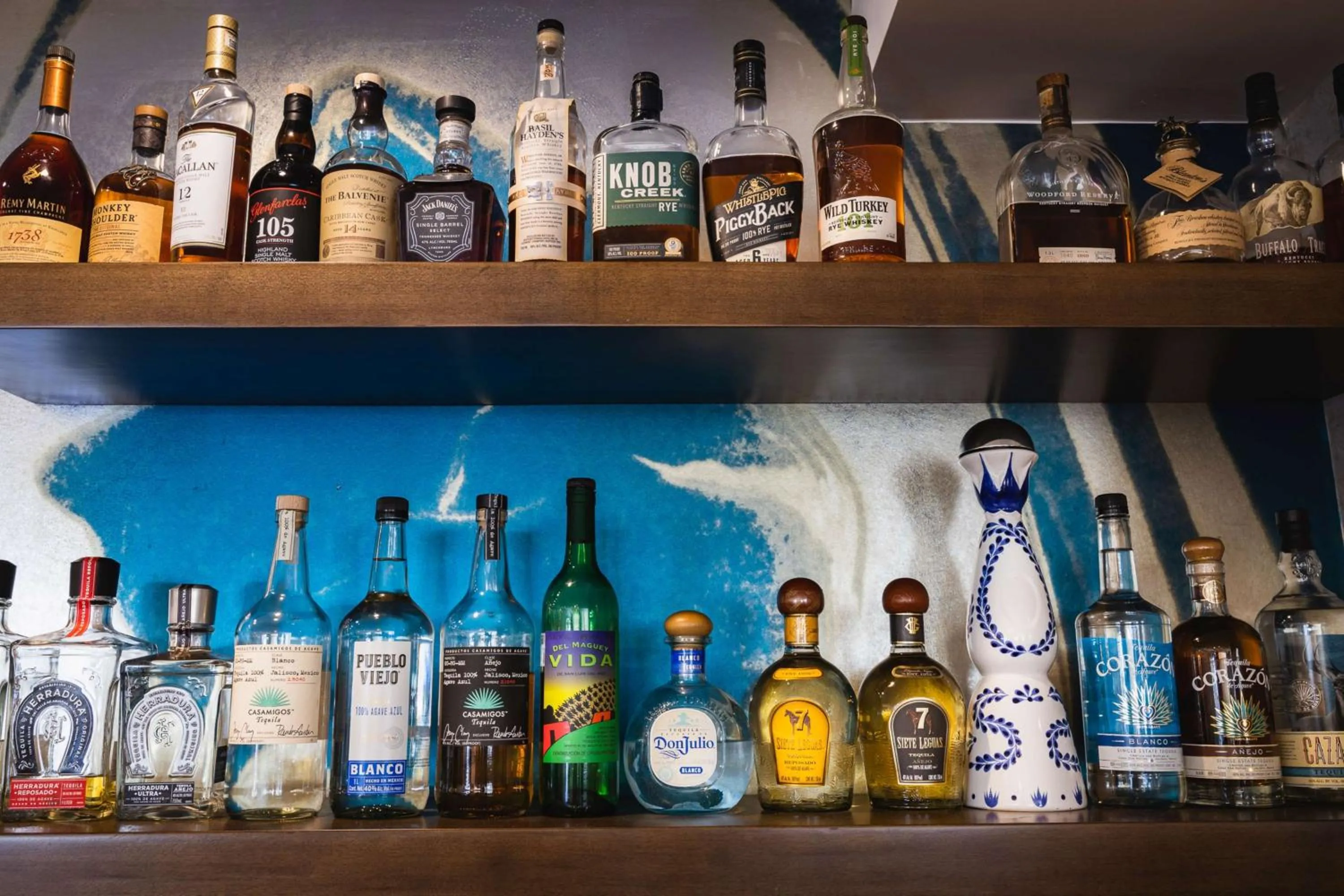 Lounge or bar in Redondo Beach Hotel, Tapestry Collection by Hilton