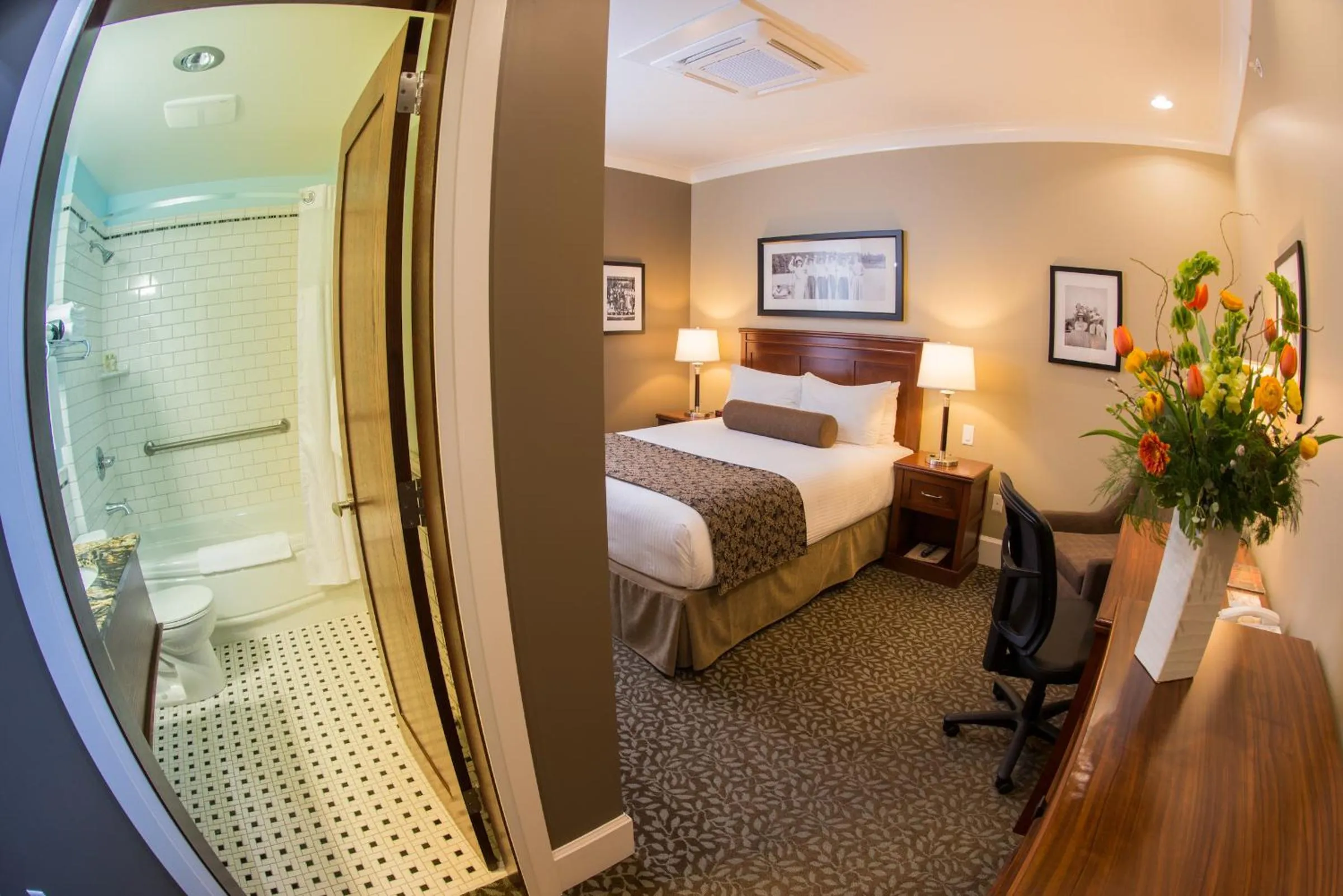 Bedroom, Bed in Hume Hotel & Spa