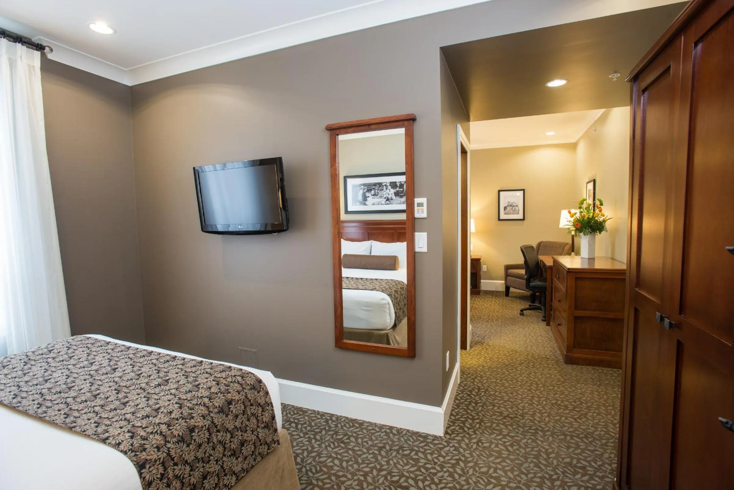 Photo of the whole room, Bed in Hume Hotel & Spa