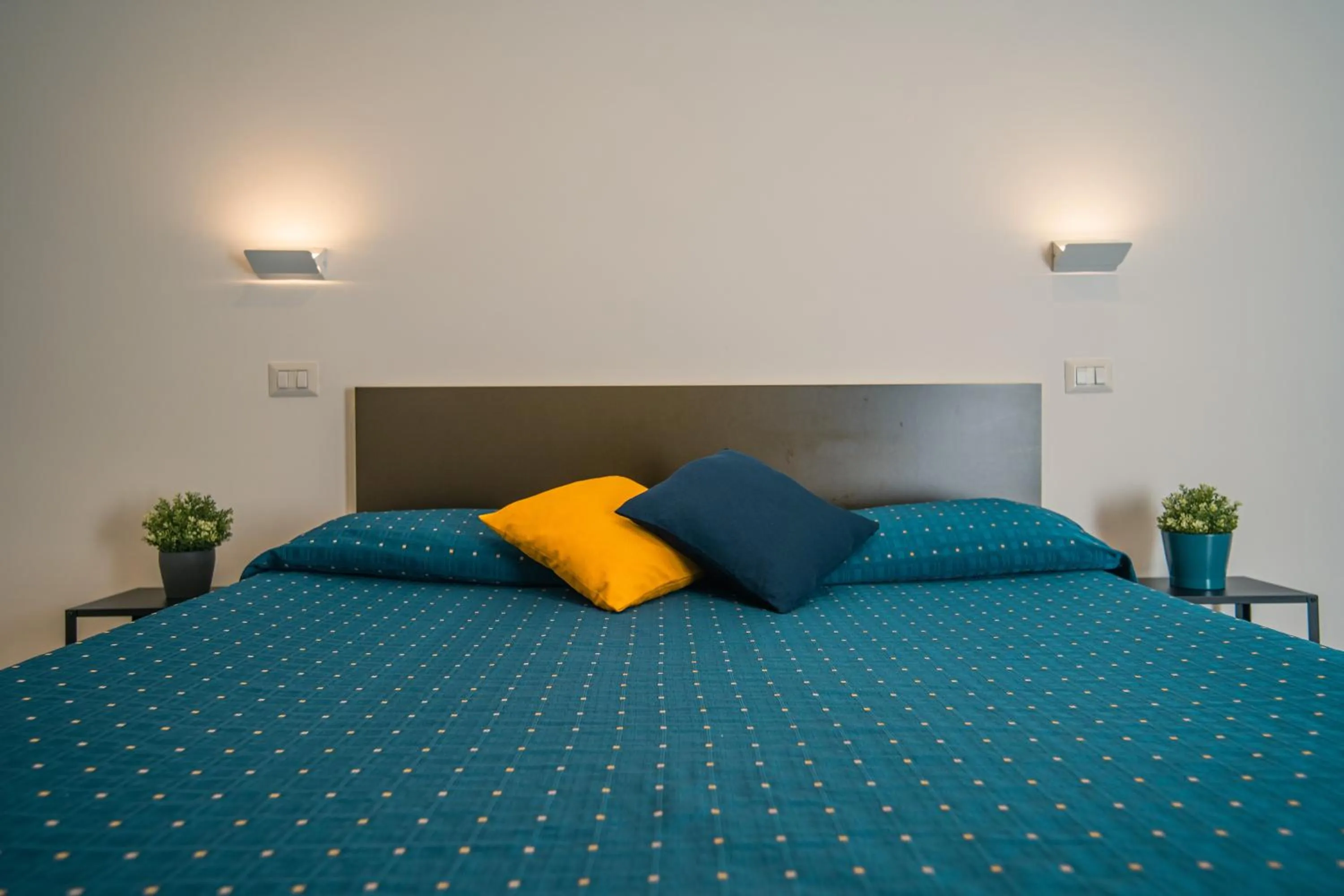 Bed in HUB FERROVIARIO - 12 Posti Letto per il Tuo Gruppo a Napoli con Wifi e Netflix