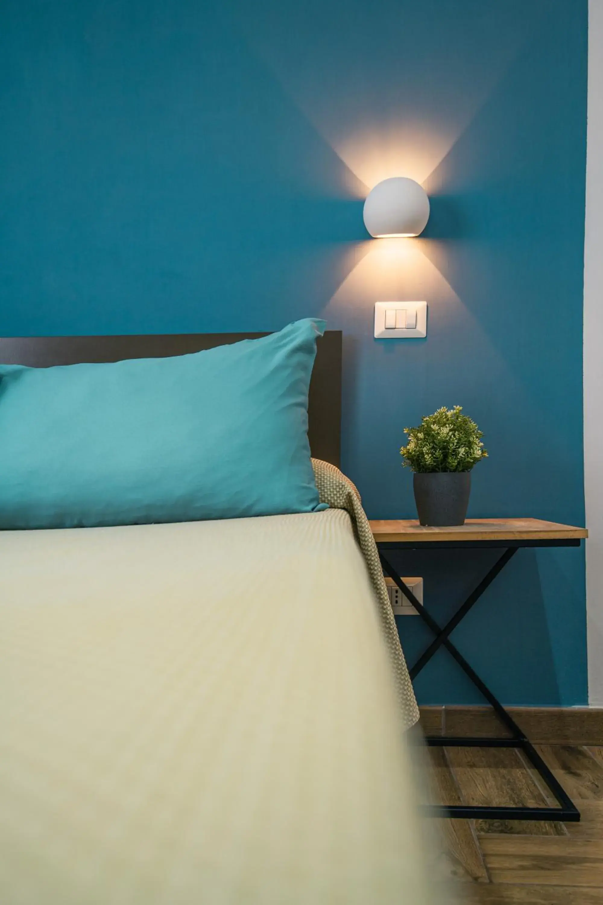 Family Room in HUB FERROVIARIO - 12 Posti Letto per il Tuo Gruppo a Napoli con Wifi e Netflix Family Room in HUB FERROVIARIO - 12 Posti Letto per il Tuo Gruppo a Napoli con Wifi e Netflix