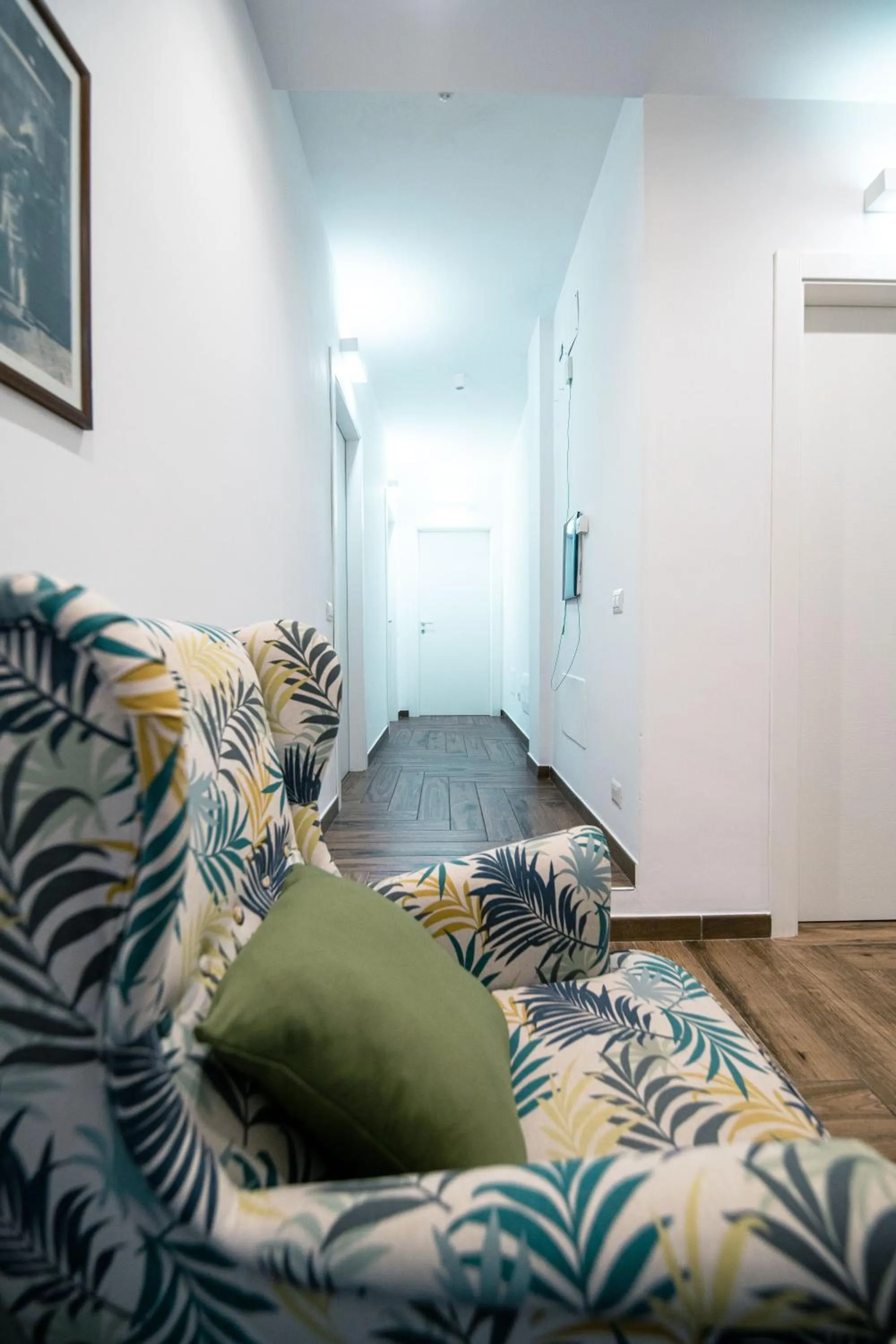 Lobby or reception, Bed in HUB FERROVIARIO - 12 Posti Letto per il Tuo Gruppo a Napoli con Wifi e Netflix