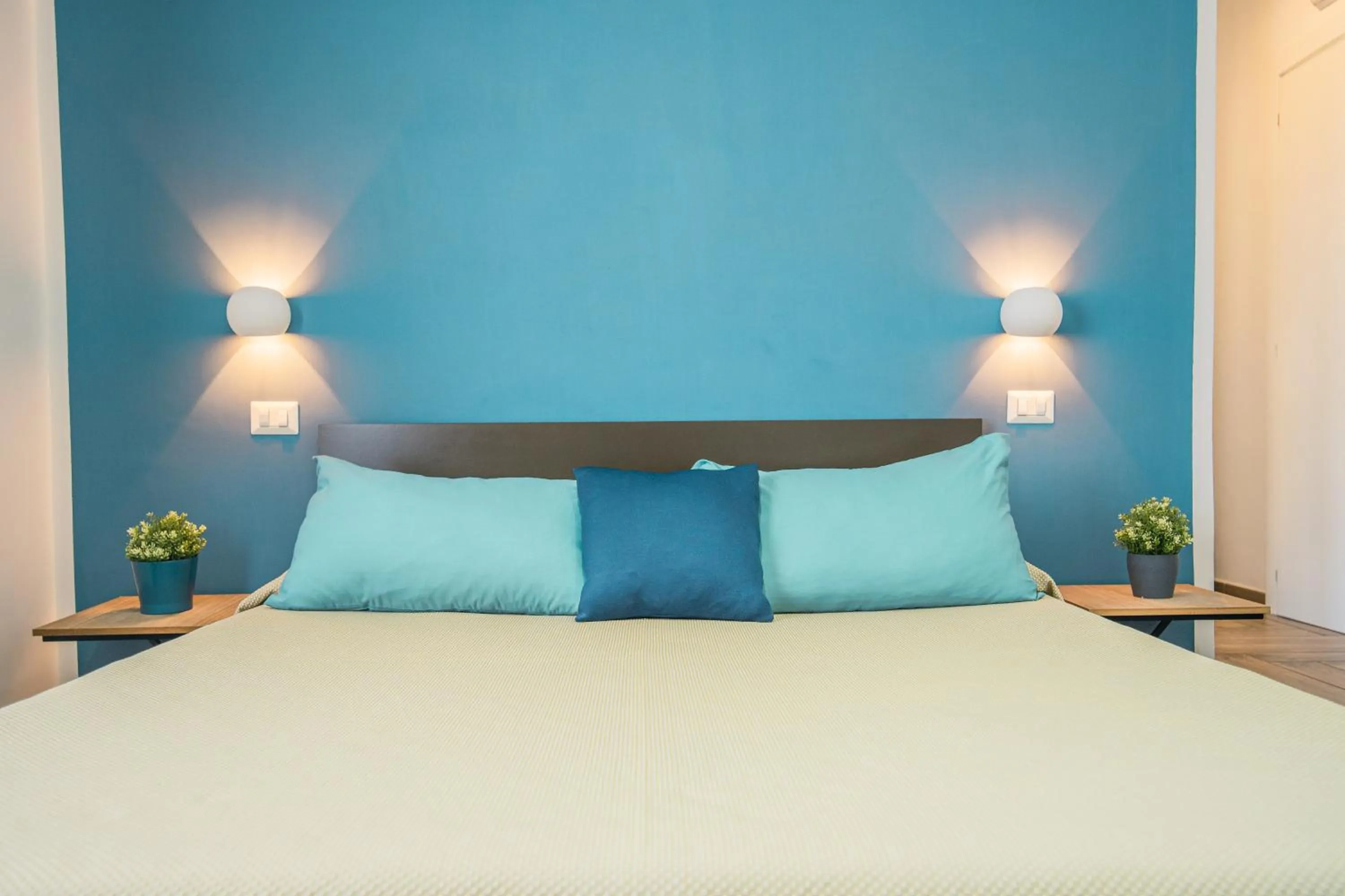 Bed in HUB FERROVIARIO - 12 Posti Letto per il Tuo Gruppo a Napoli con Wifi e Netflix