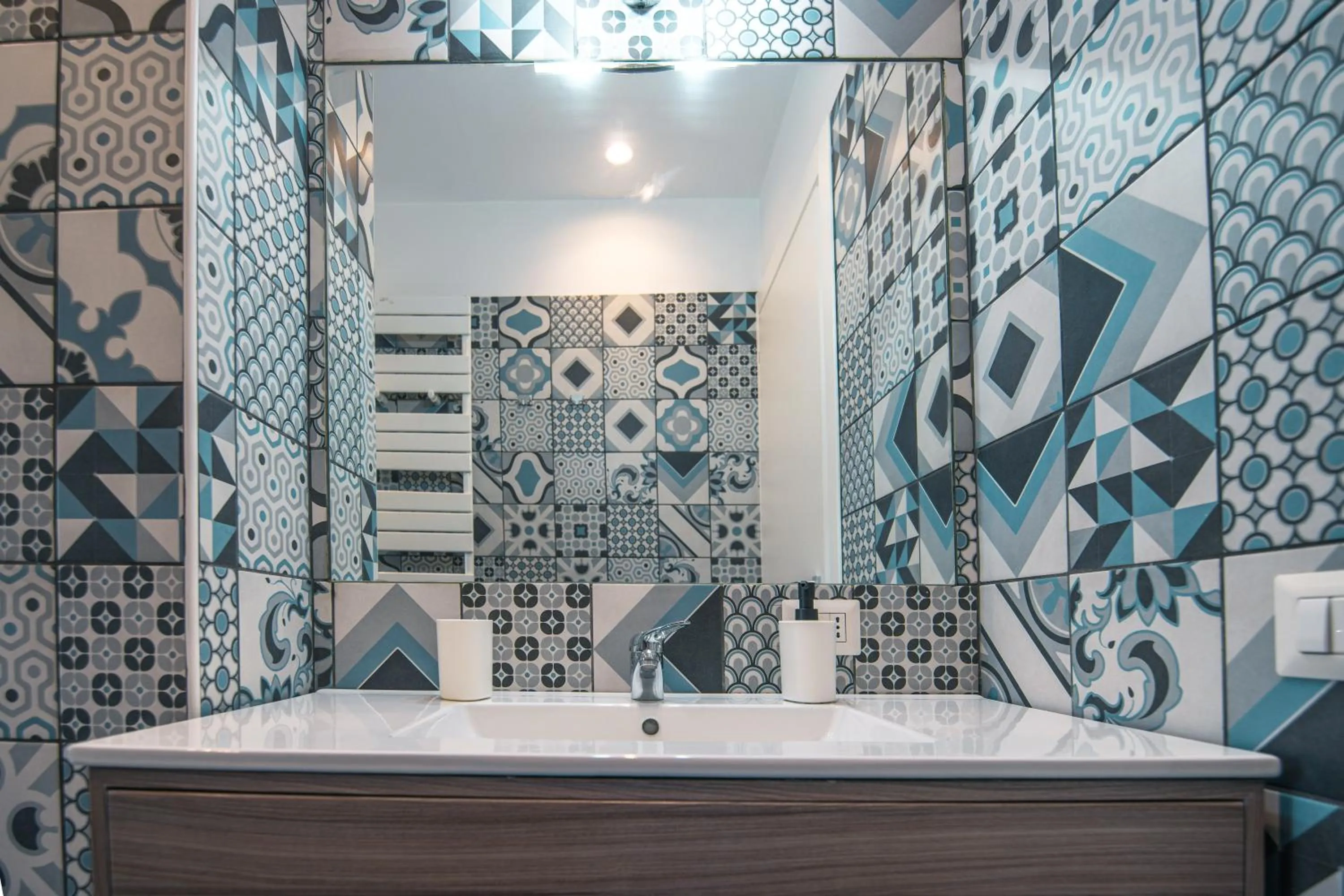 Bathroom in HUB FERROVIARIO - 12 Posti Letto per il Tuo Gruppo a Napoli con Wifi e Netflix