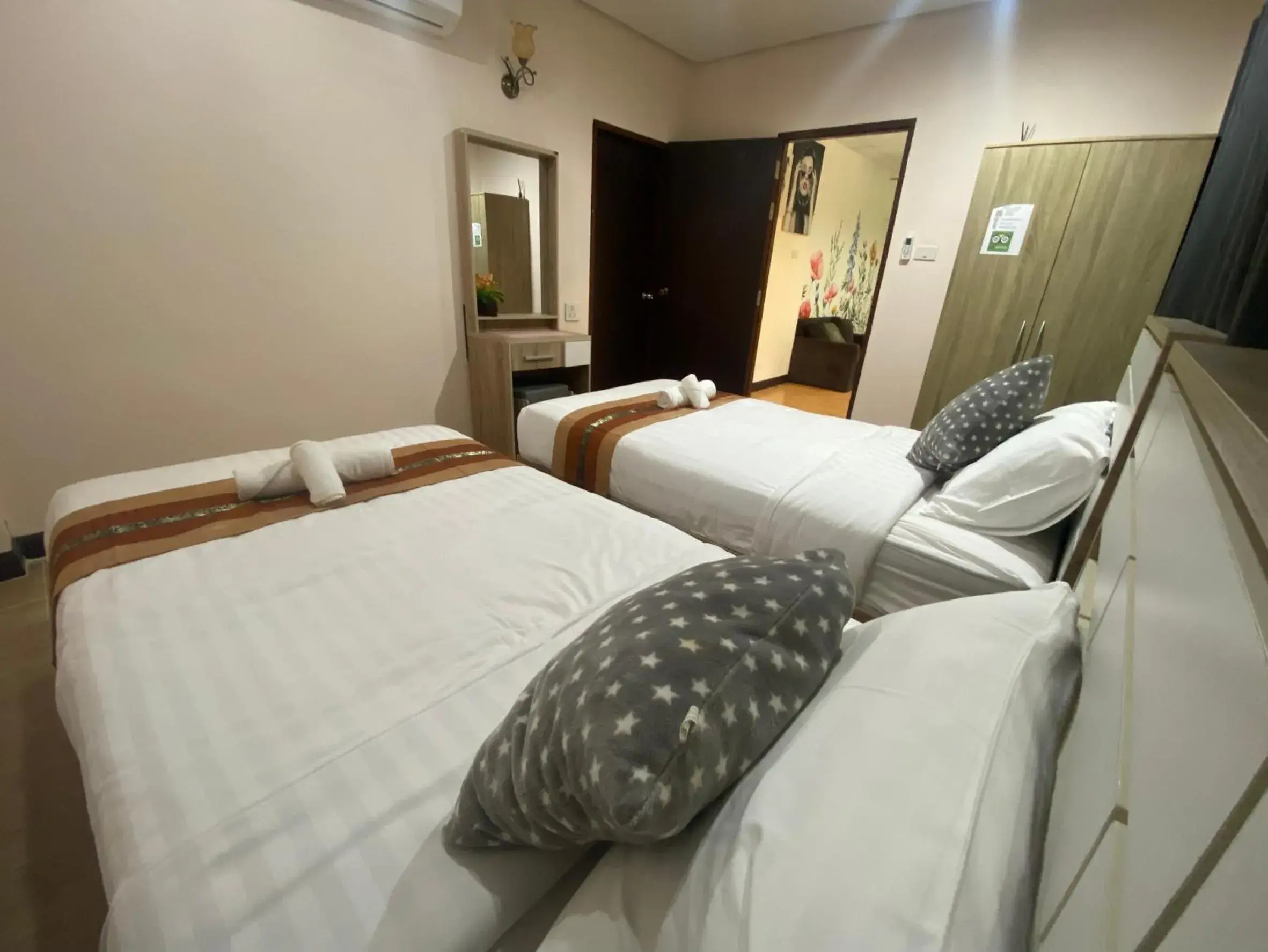 Deluxe Twin Room in The Sun House Deluxe Twin Room in The Sun House
