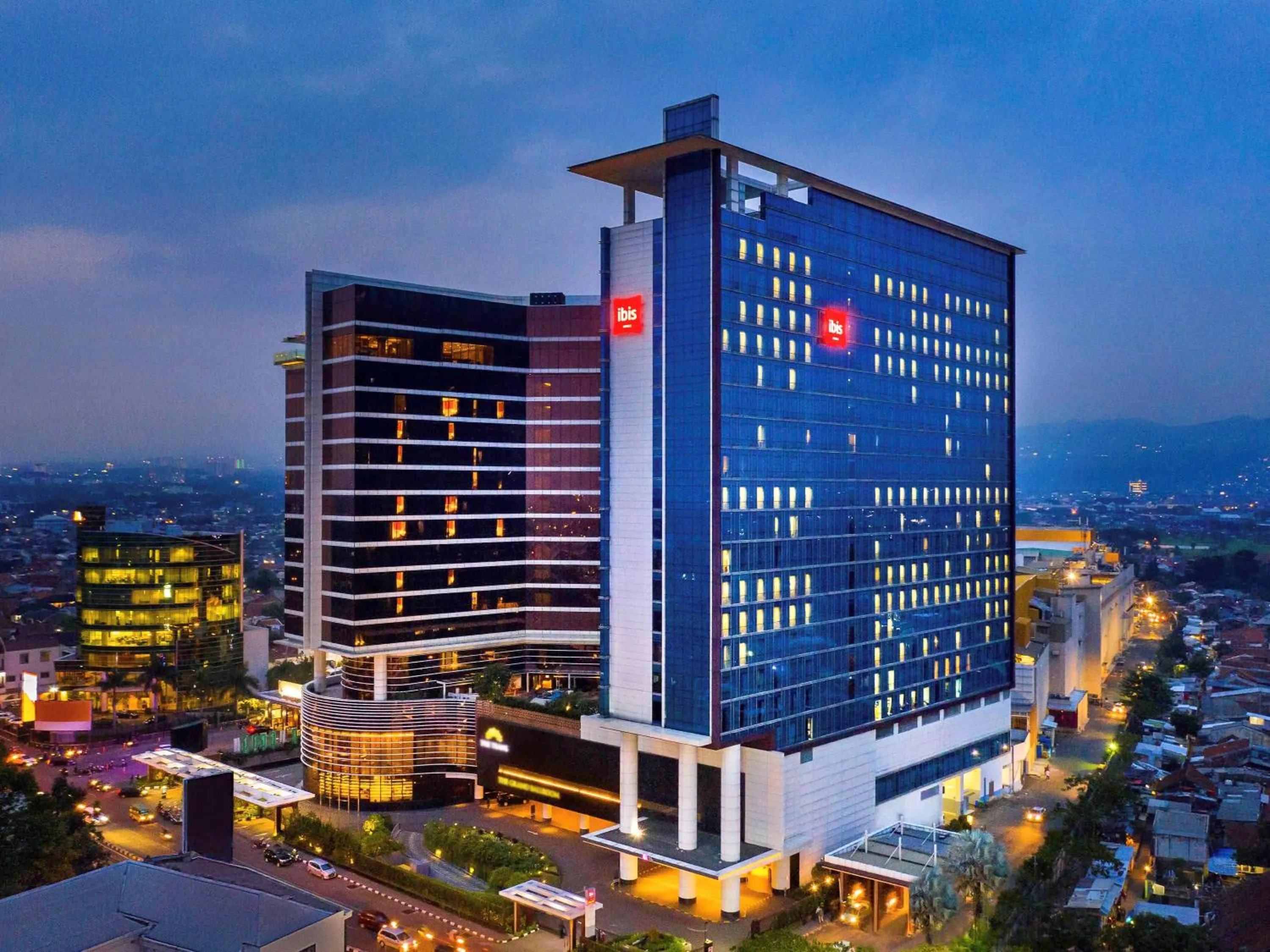 Property building in Ibis Bandung Trans Studio