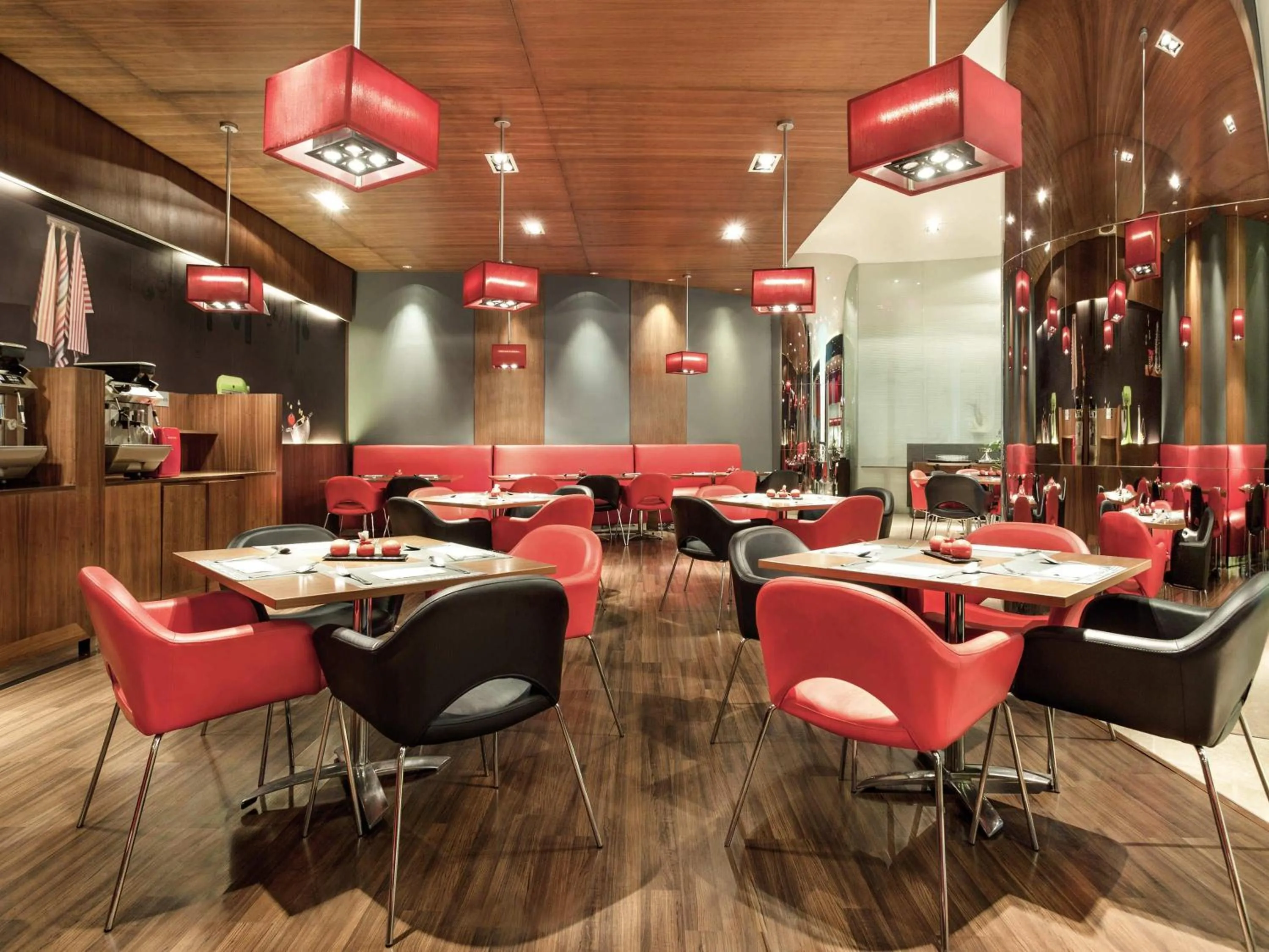Restaurant/places to eat in Ibis Bandung Trans Studio