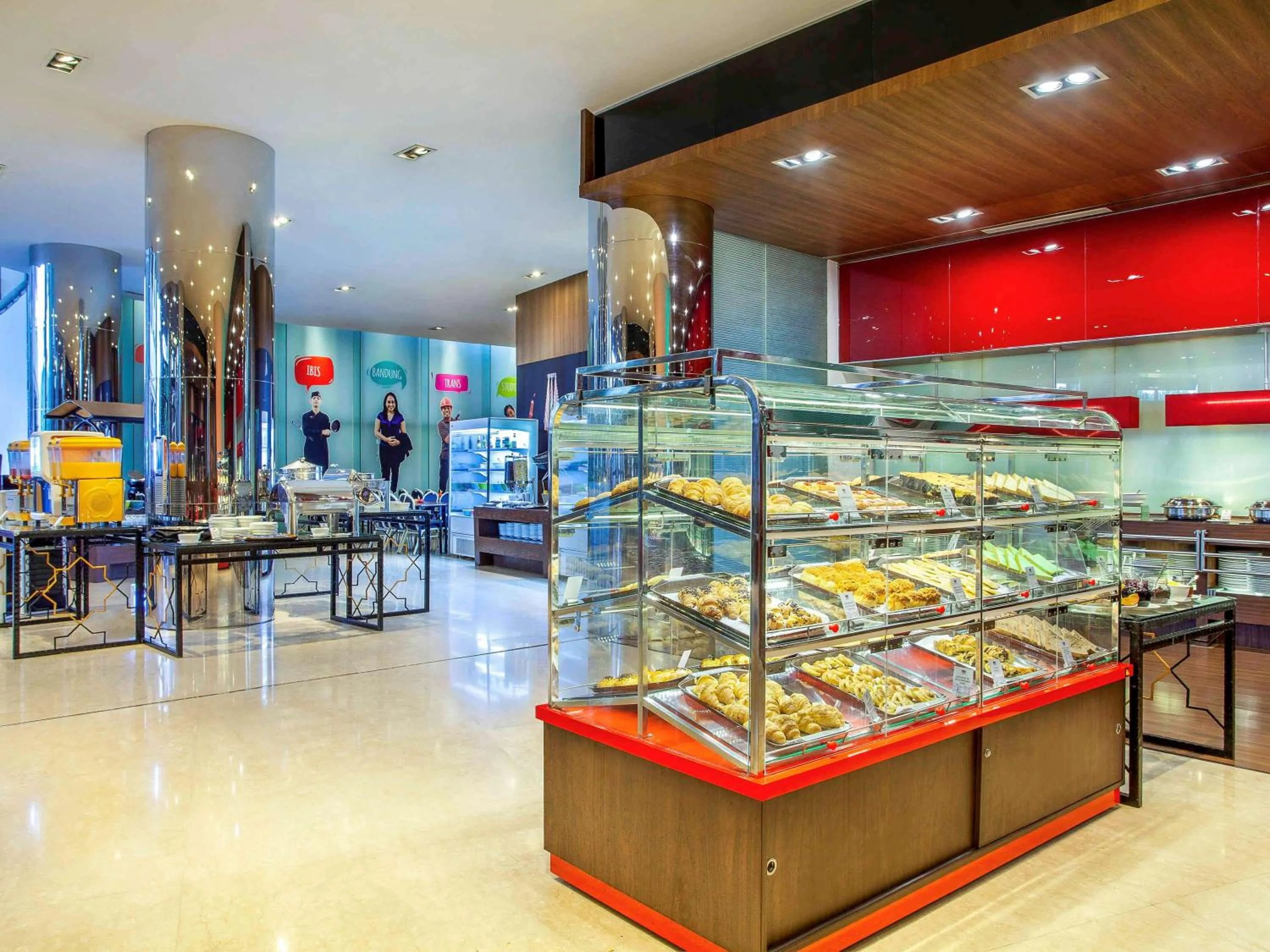 Restaurant/places to eat in Ibis Bandung Trans Studio