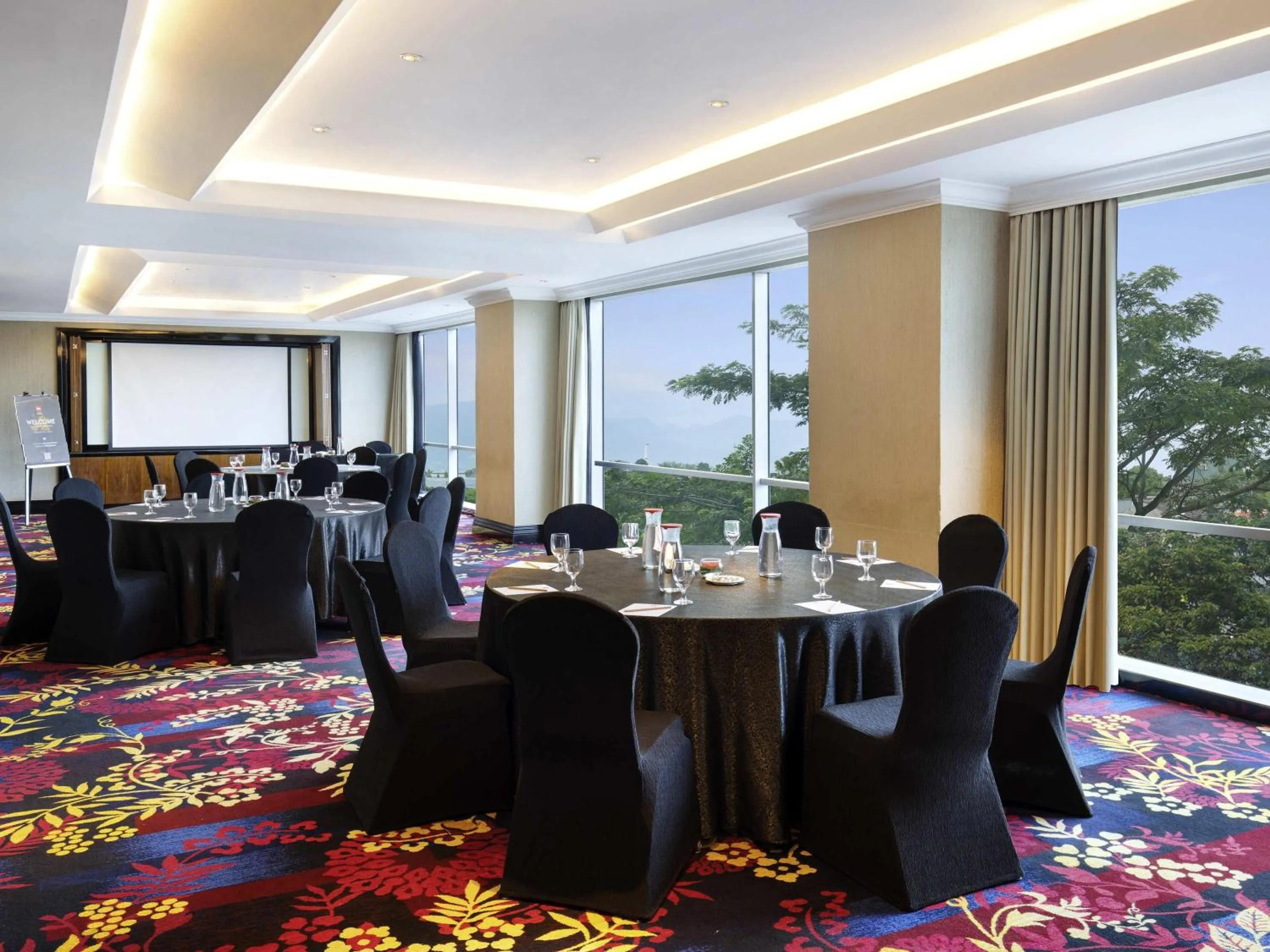 Meeting/conference room in Ibis Bandung Trans Studio