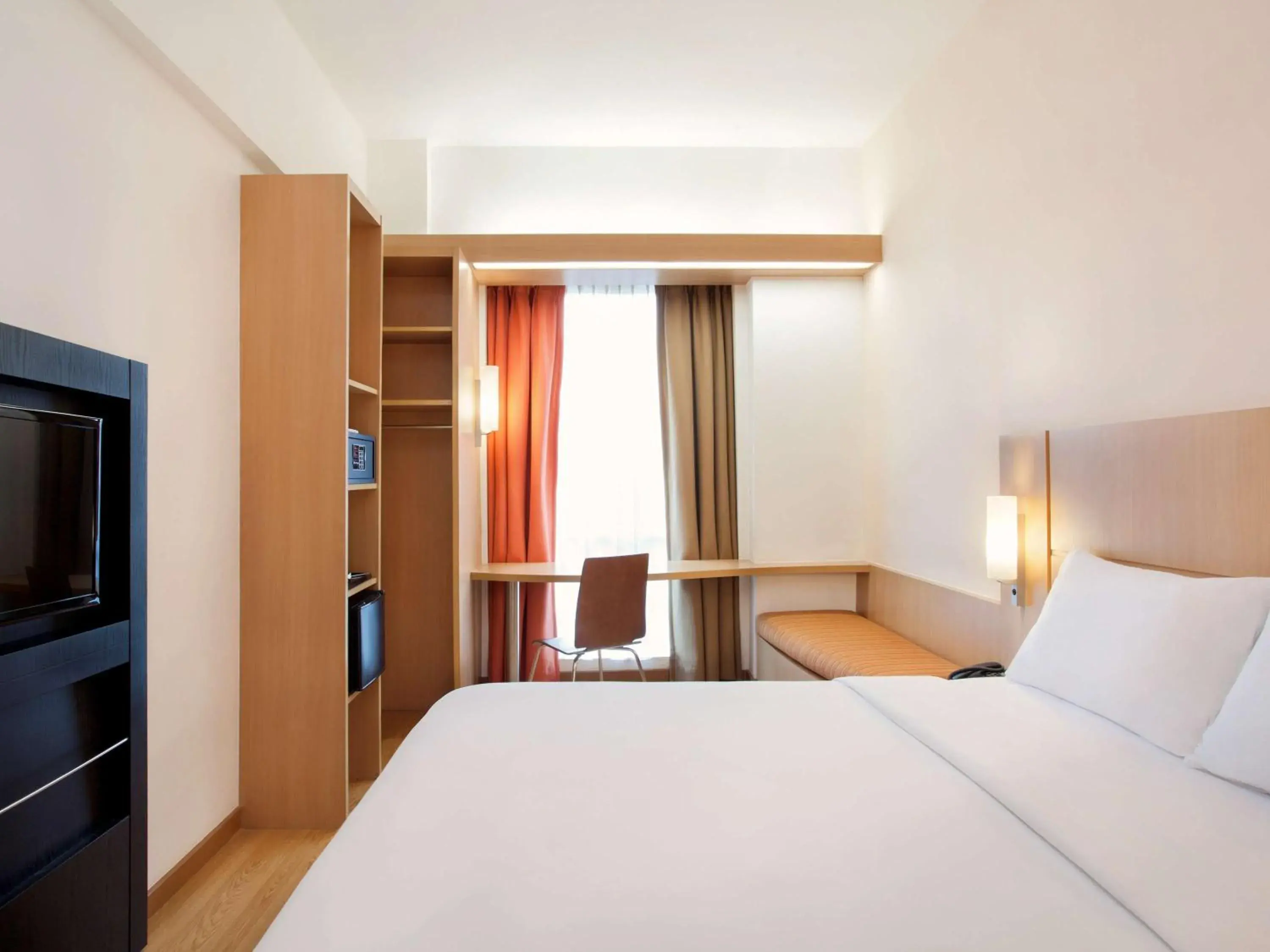 Photo of the whole room, Bed in Ibis Bandung Trans Studio Photo of the whole room, Bed in Ibis Bandung Trans Studio