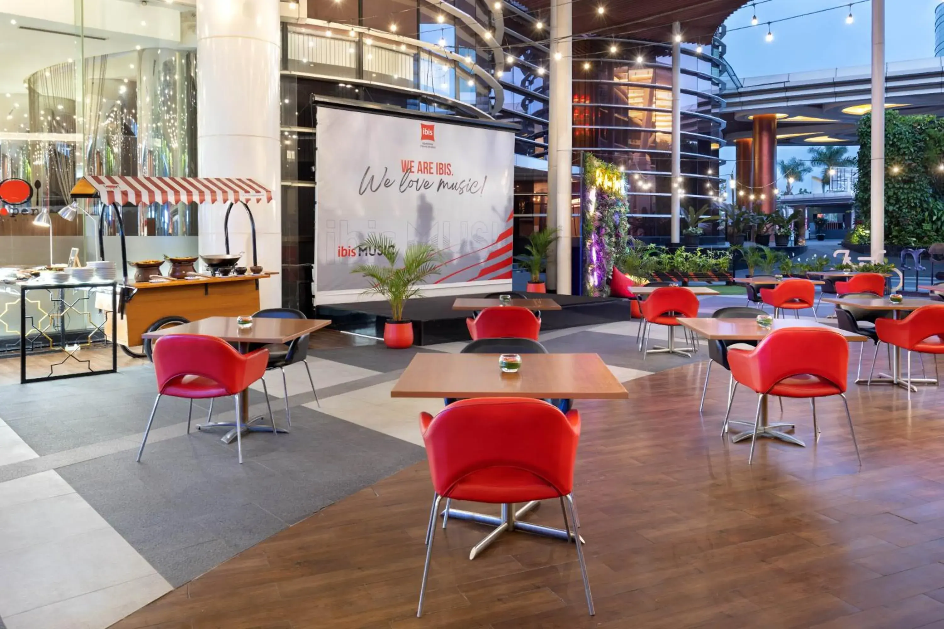 Restaurant/places to eat in Ibis Bandung Trans Studio Restaurant/places to eat in Ibis Bandung Trans Studio