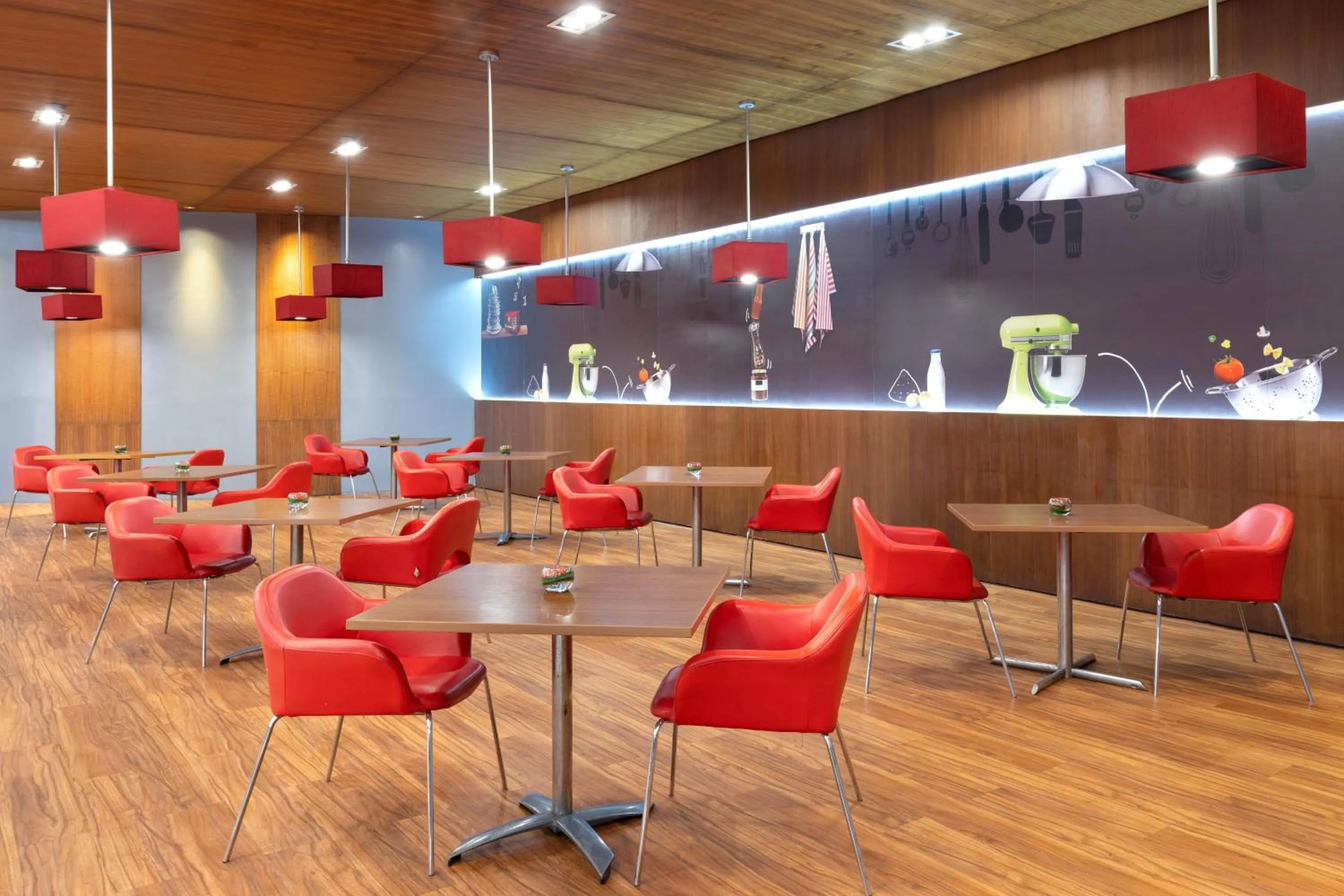 Restaurant/places to eat in Ibis Bandung Trans Studio