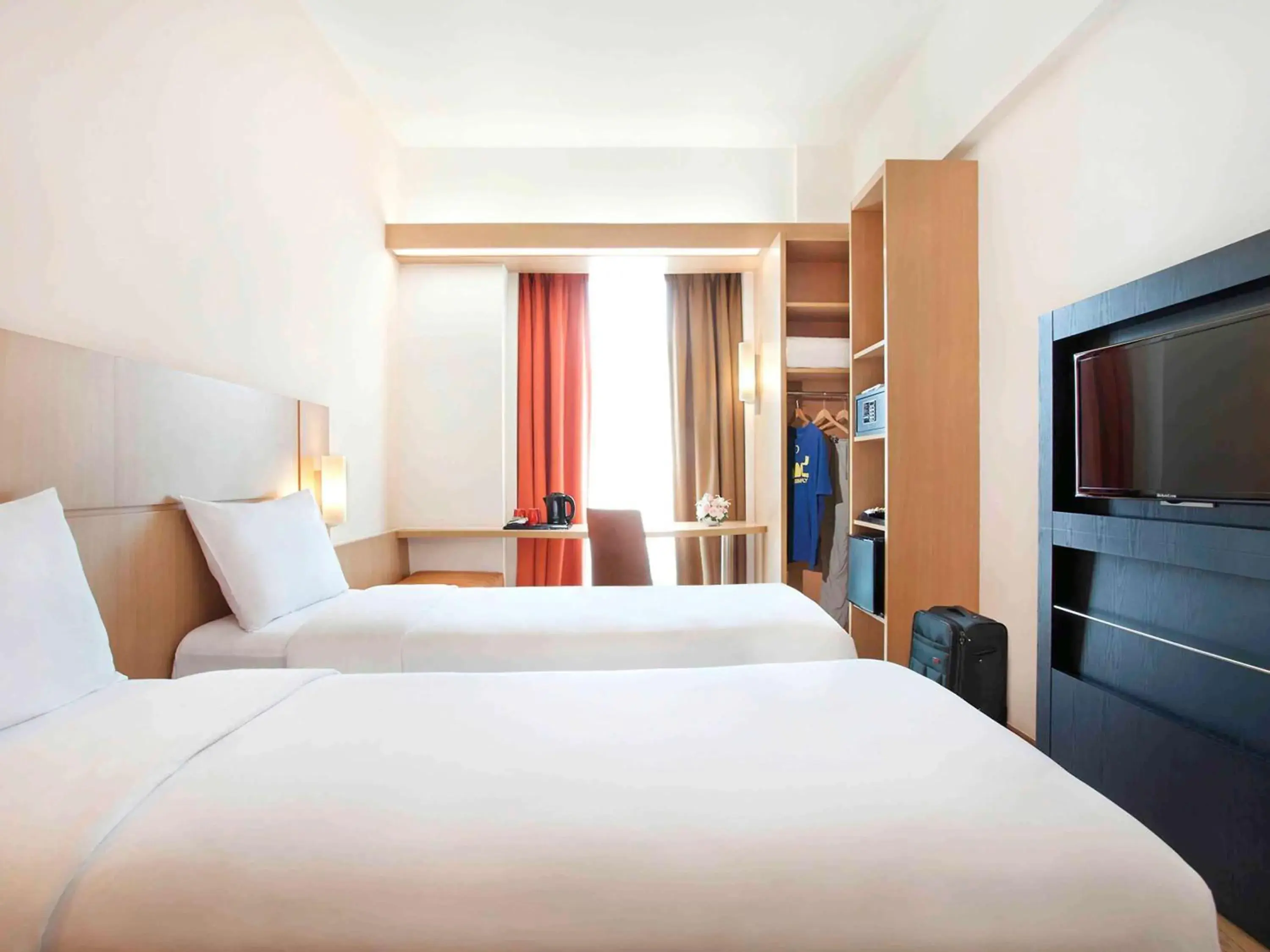 Photo of the whole room, Bed in Ibis Bandung Trans Studio Photo of the whole room, Bed in Ibis Bandung Trans Studio