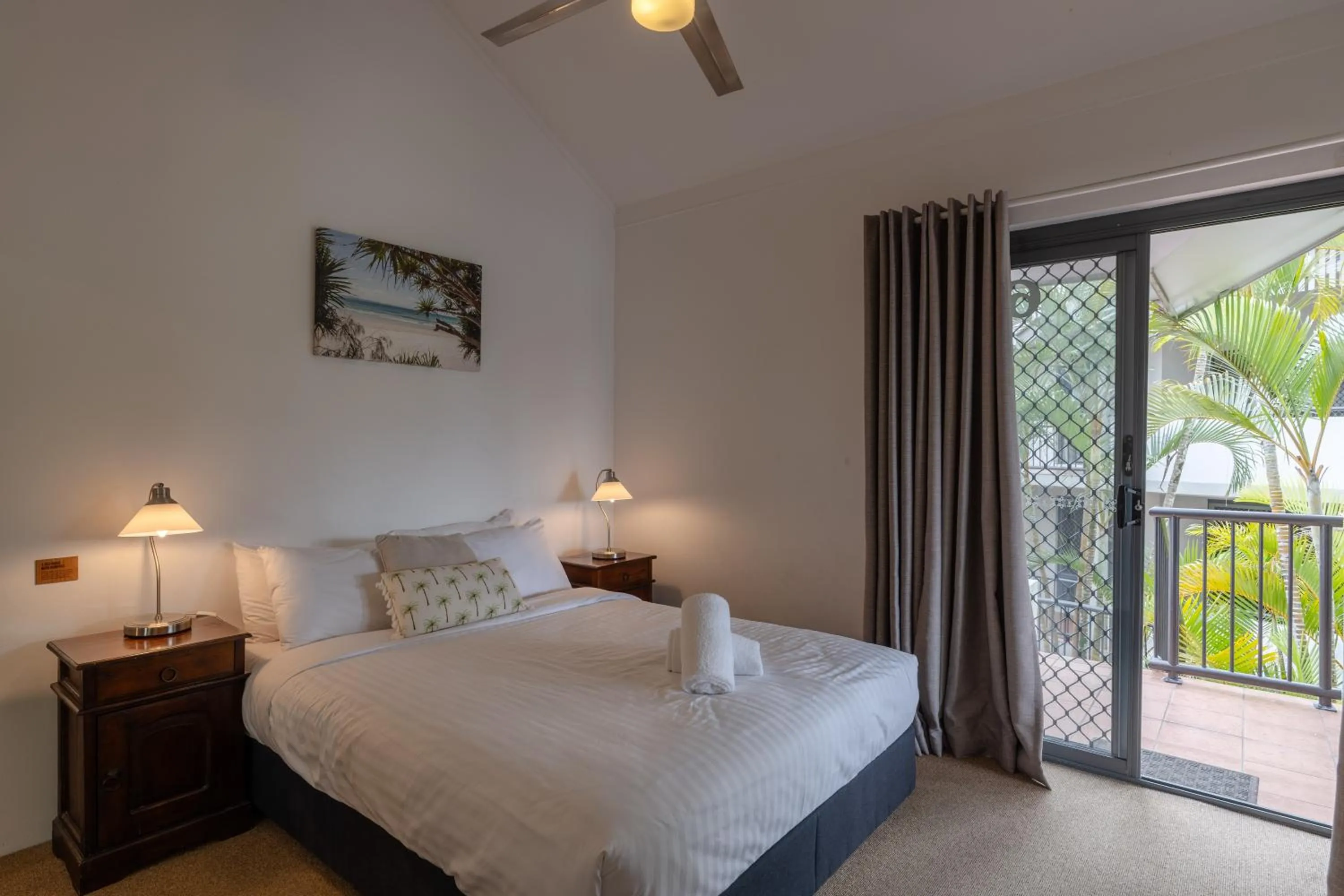 Bedroom, Bed in Outrigger Bay