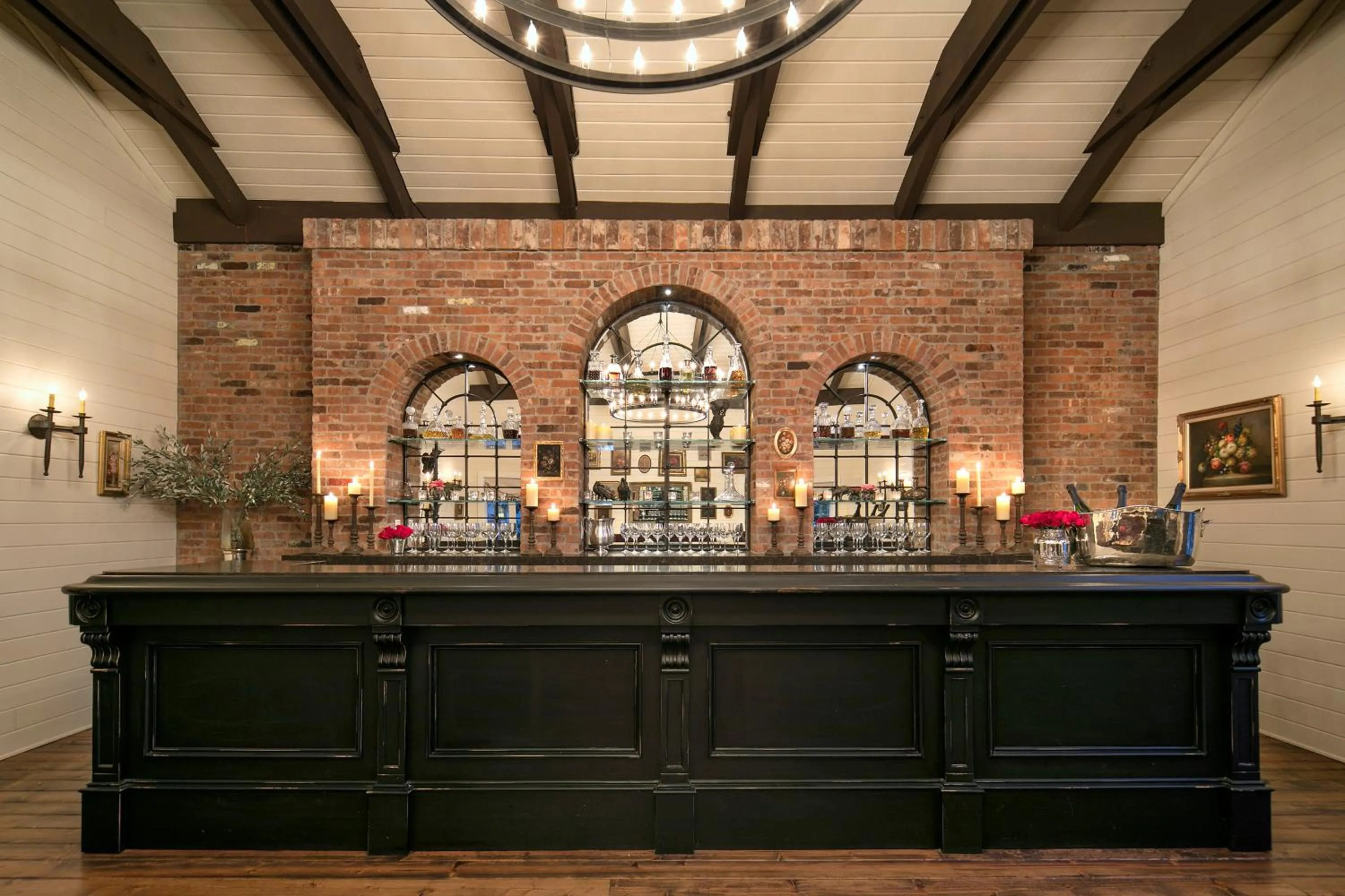 Lounge or bar in The Genevieve