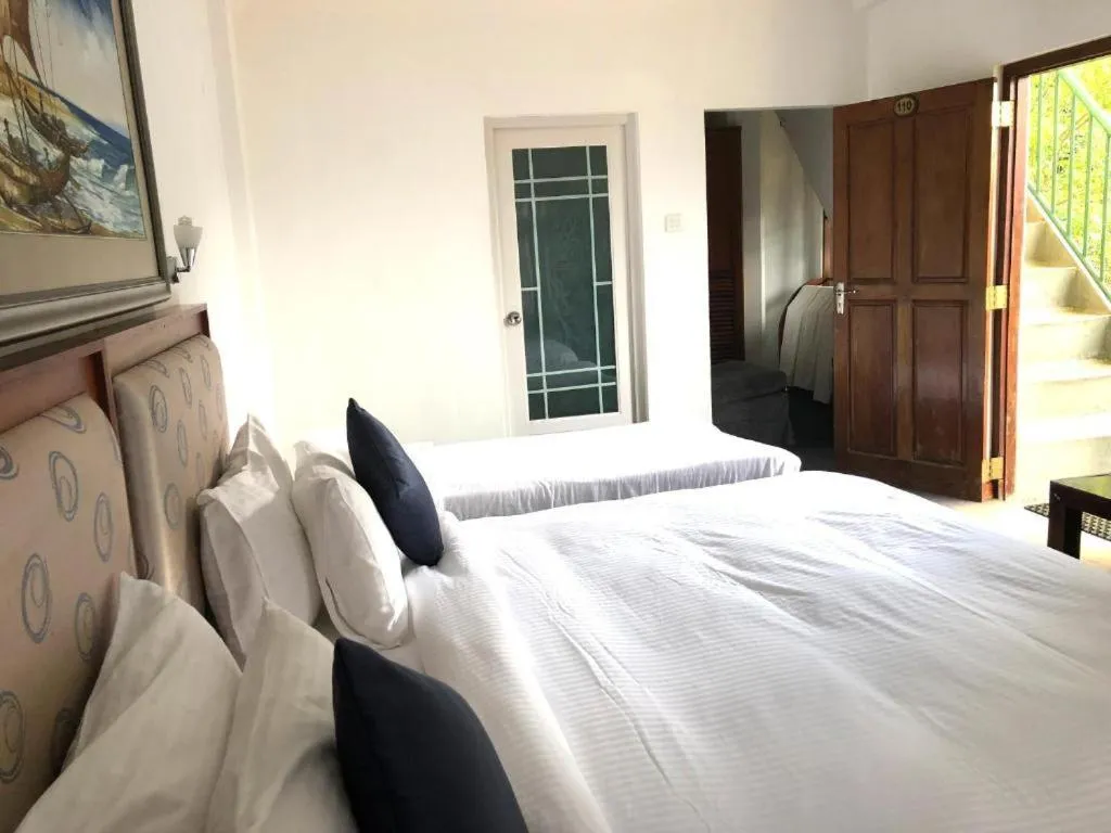 Bed in Tea Bush Hotel