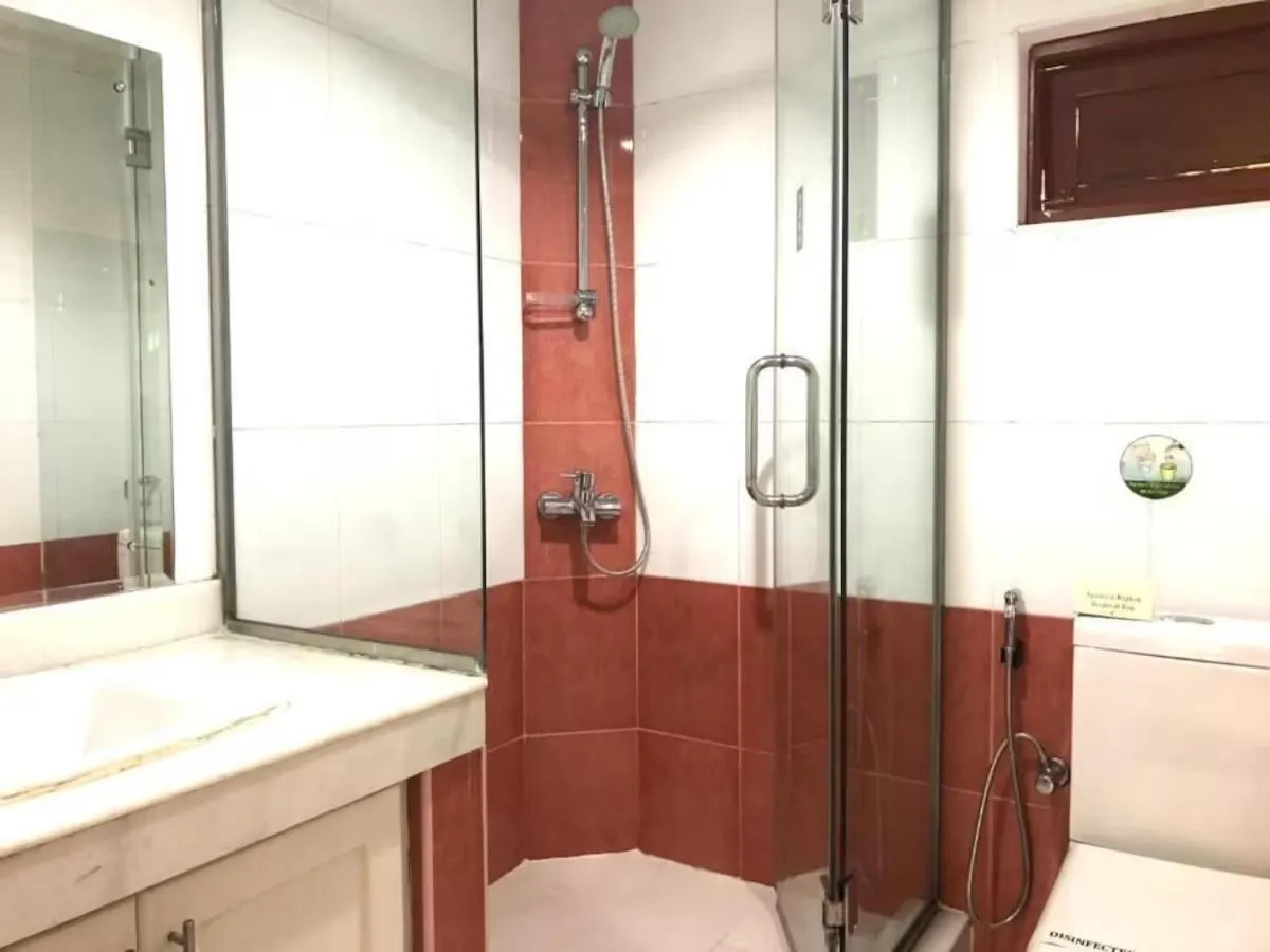 Bathroom in Tea Bush Hotel