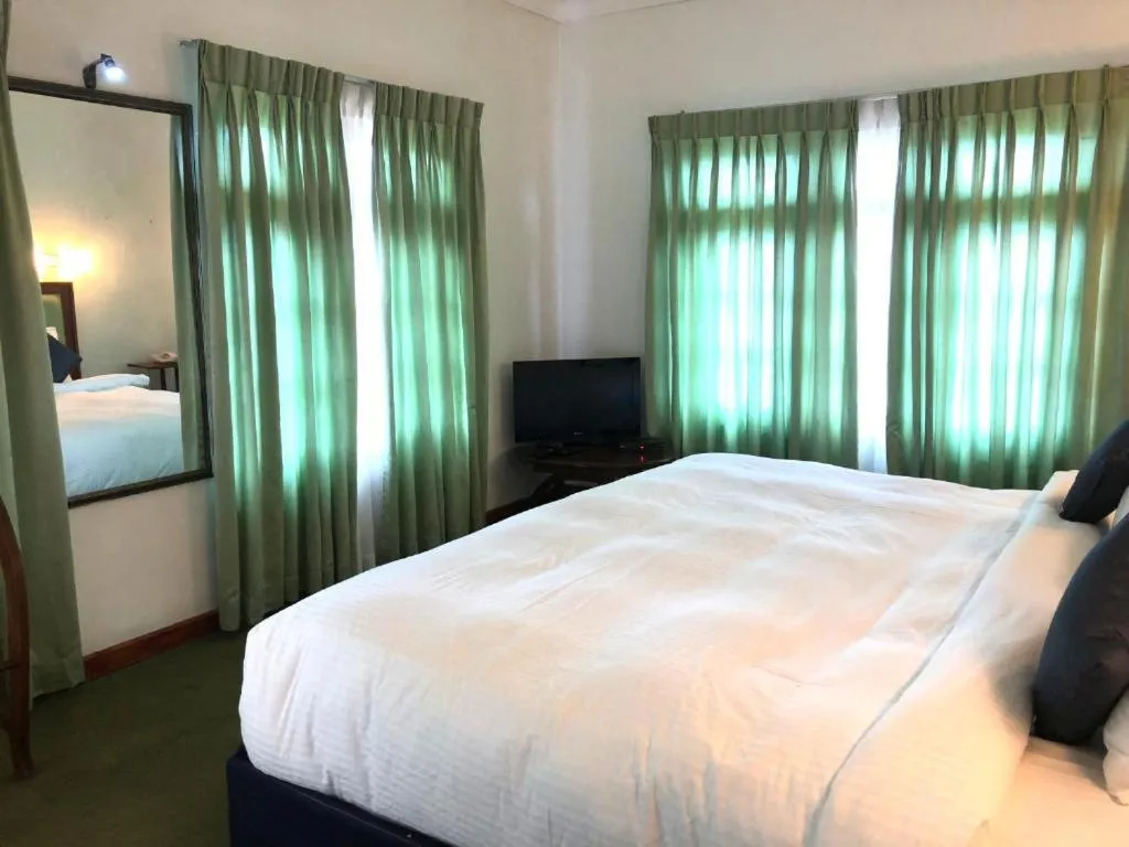 Bed in Tea Bush Hotel