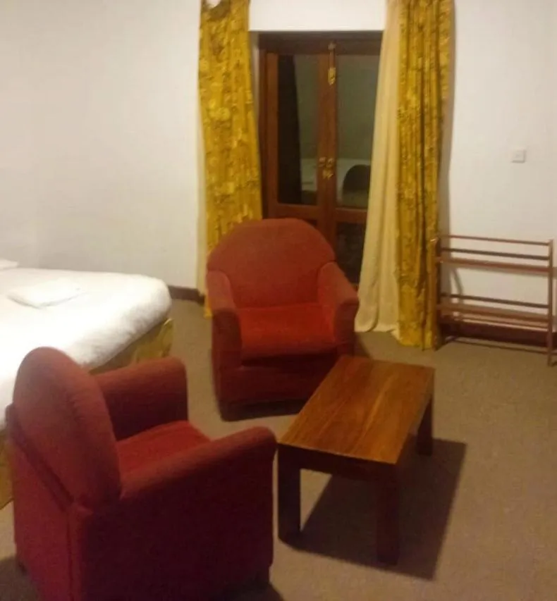 Seating area, Bed in Tea Bush Hotel