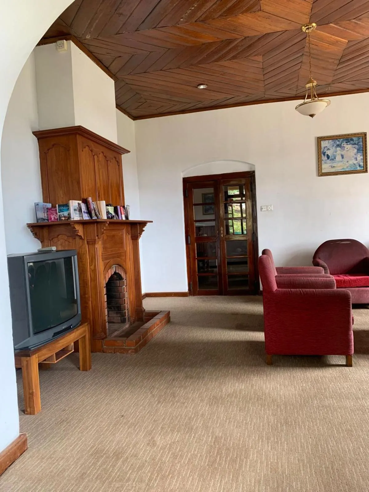 Communal lounge/ TV room in Tea Bush Hotel