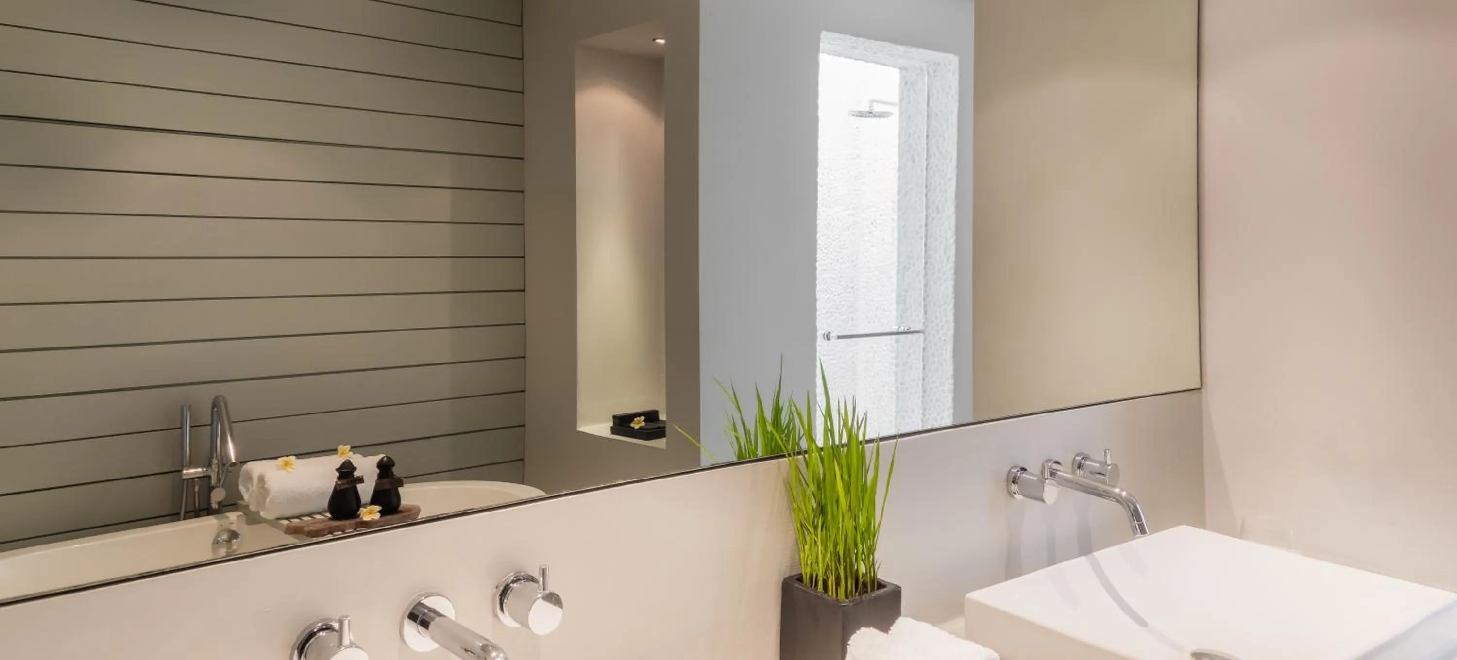 Bathroom in 5-Star Boutique Hotel The Lombok Lodge