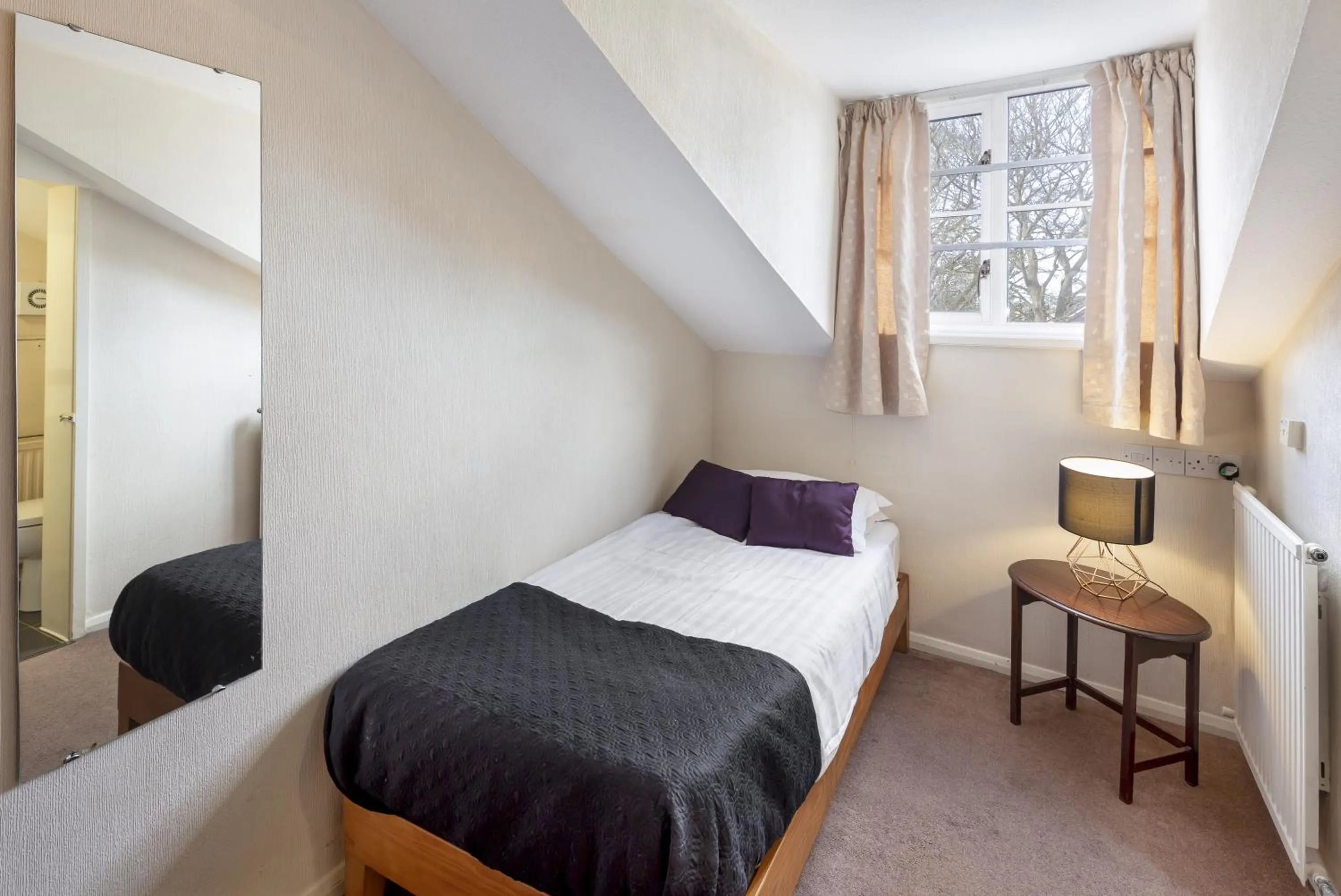 Single Room in Astor York Hostel