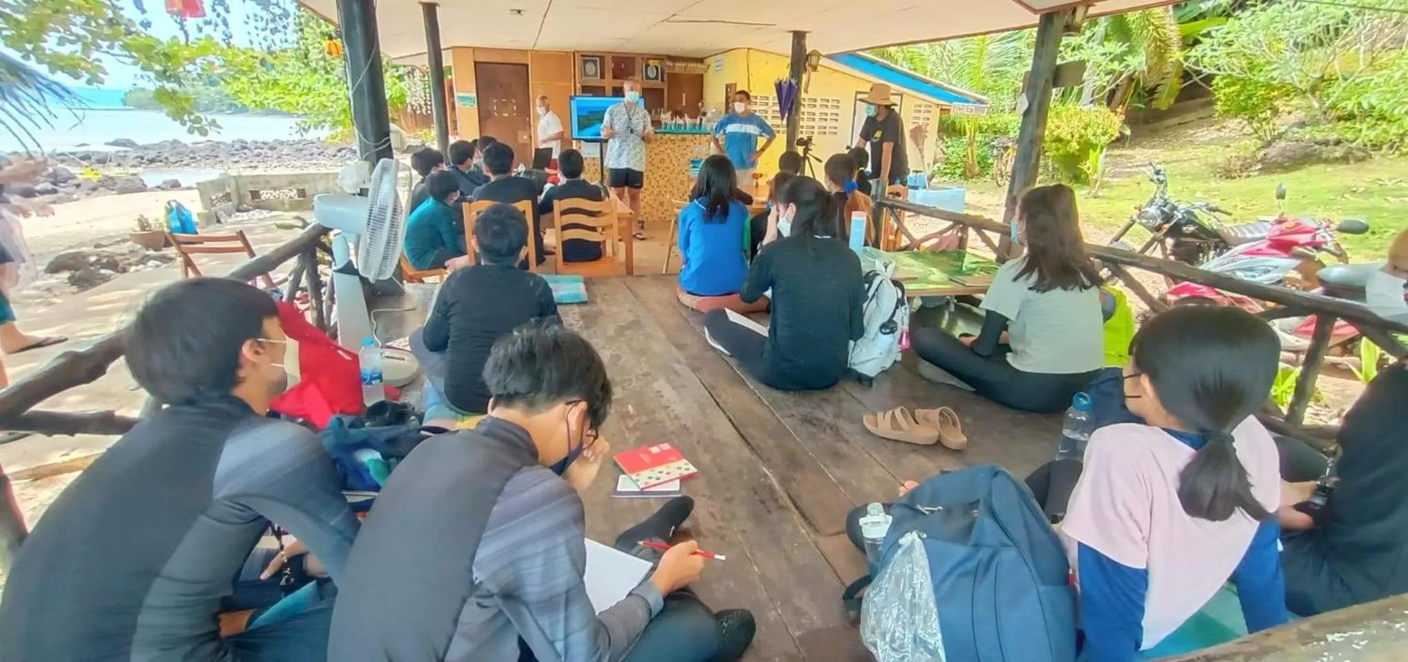 Restaurant/places to eat in AoPong Resort