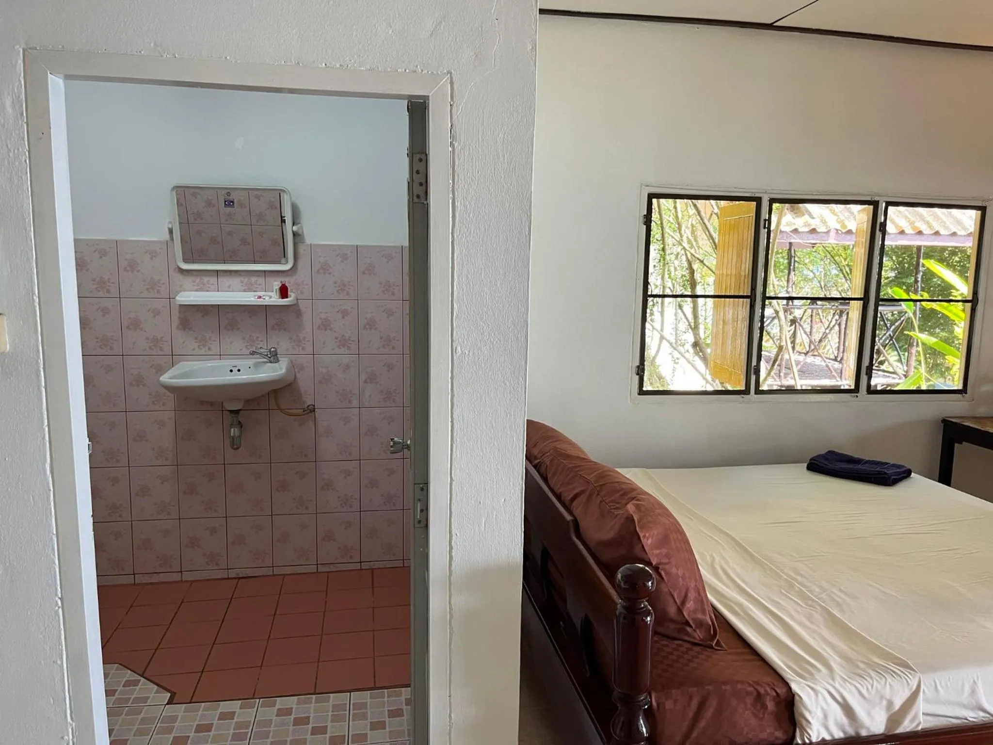 Toilet, Bed in AoPong Resort