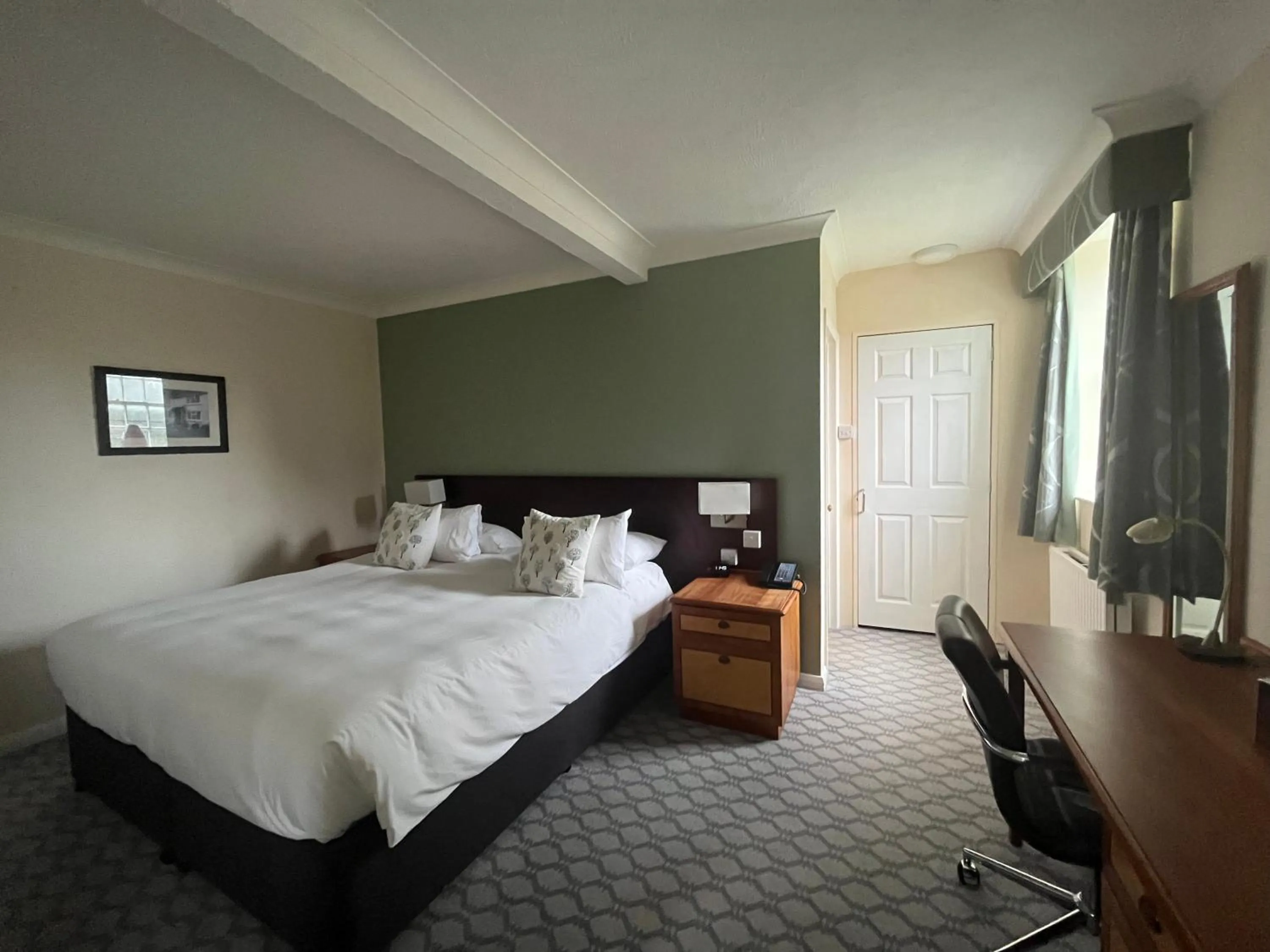 Bed in Avisford Park Hotel